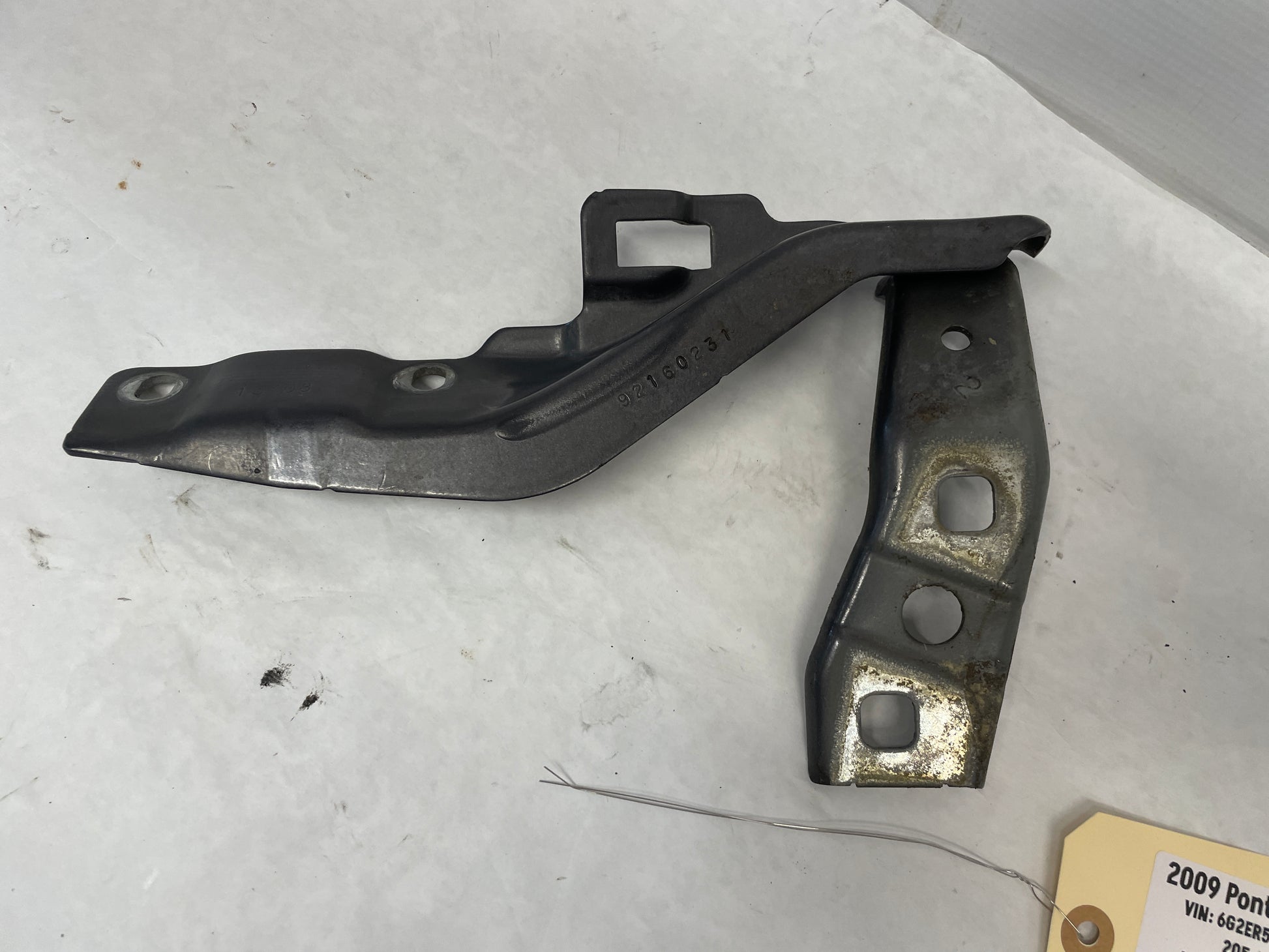 2009 Pontiac G8 Base RH & LH Hood Hinges w/ Mounting Bracket OEM - Day's Parts Yard