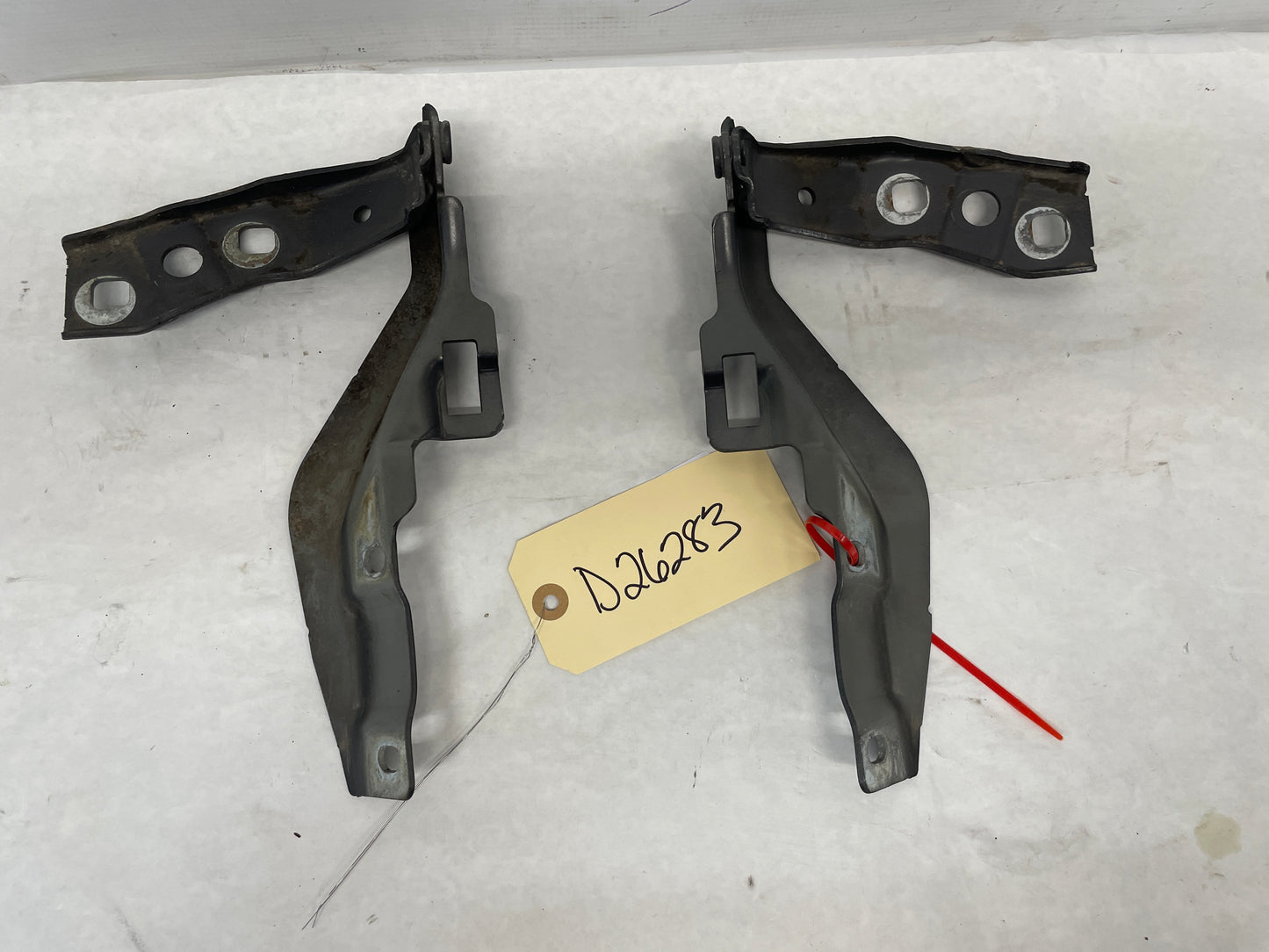 2009 Pontiac G8 Base RH & LH Hood Hinges w/ Mounting Bracket OEM - Day's Parts Yard
