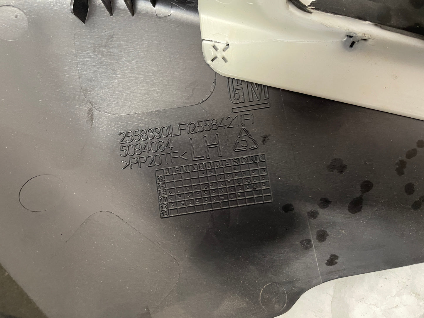 2019 Chevy Camaro SS LH Driver Seat Adjustment Control Switch Outer Finish Cover OEM - Day's Parts Yard