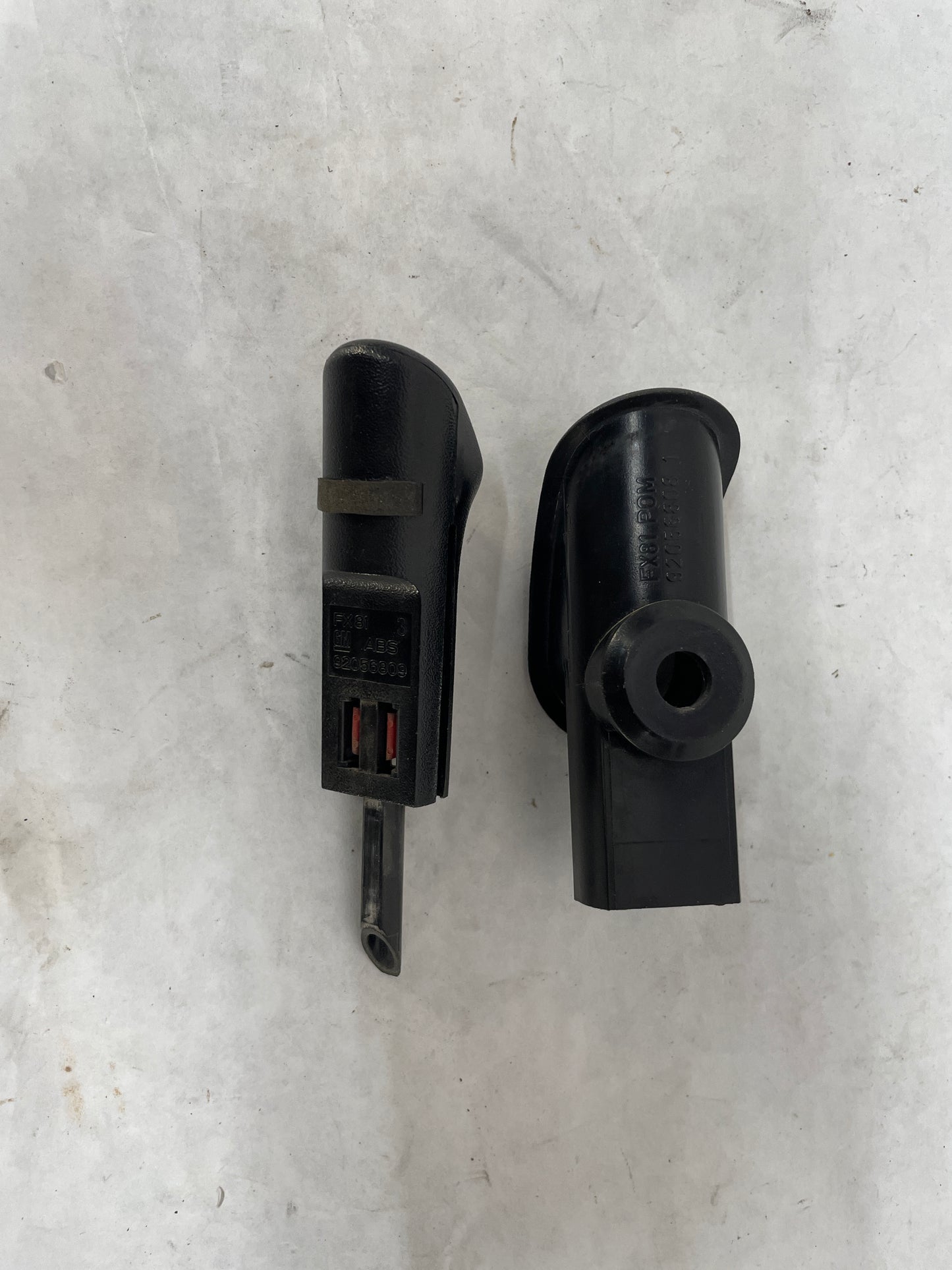 2005 Pontiac GTO Interior Door Lock Knob w/ Outer Trim OEM