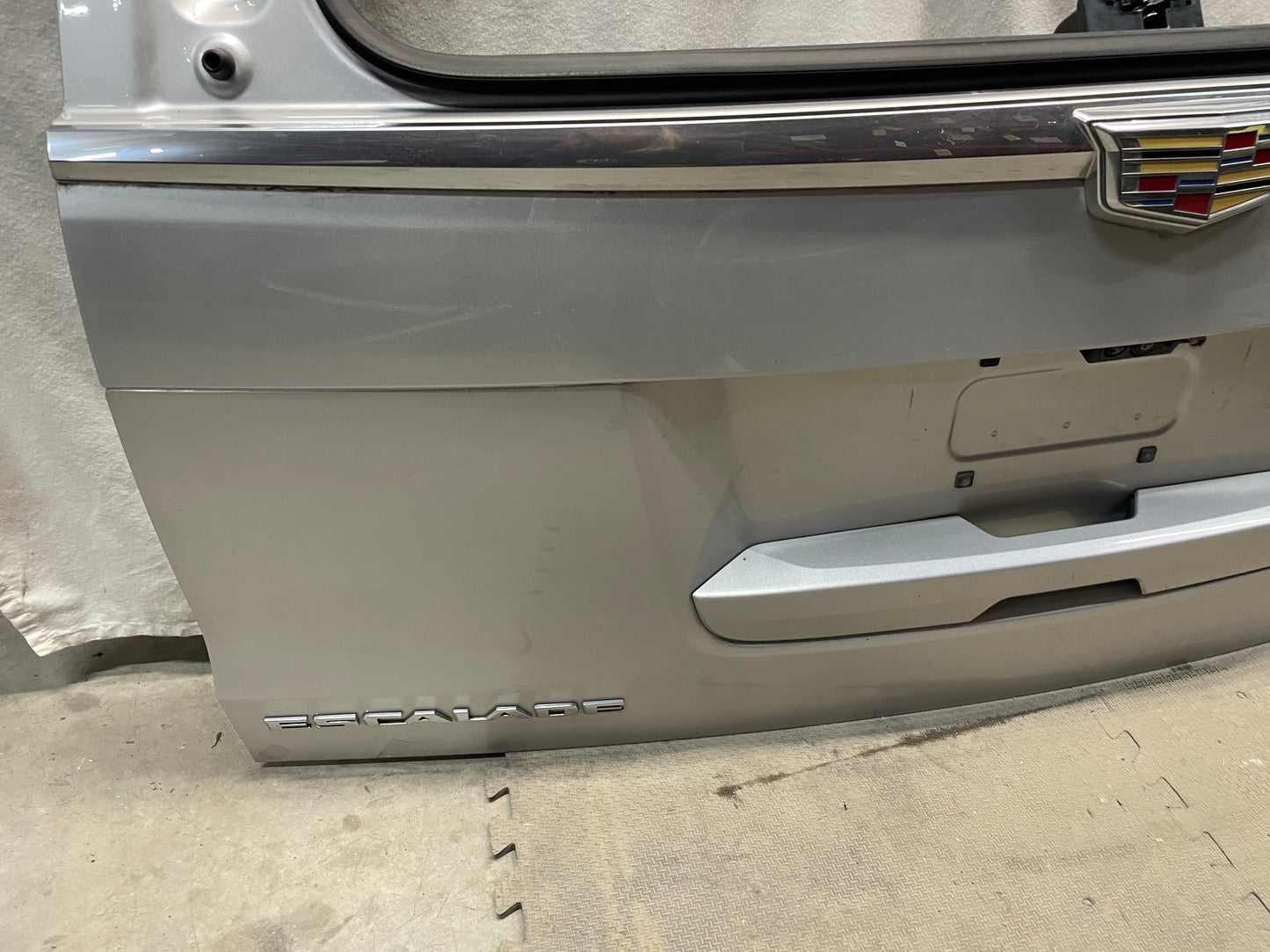 2018 Cadillac Escalade Rear Trunk Lid Tailgate Liftgate Hatch OEM