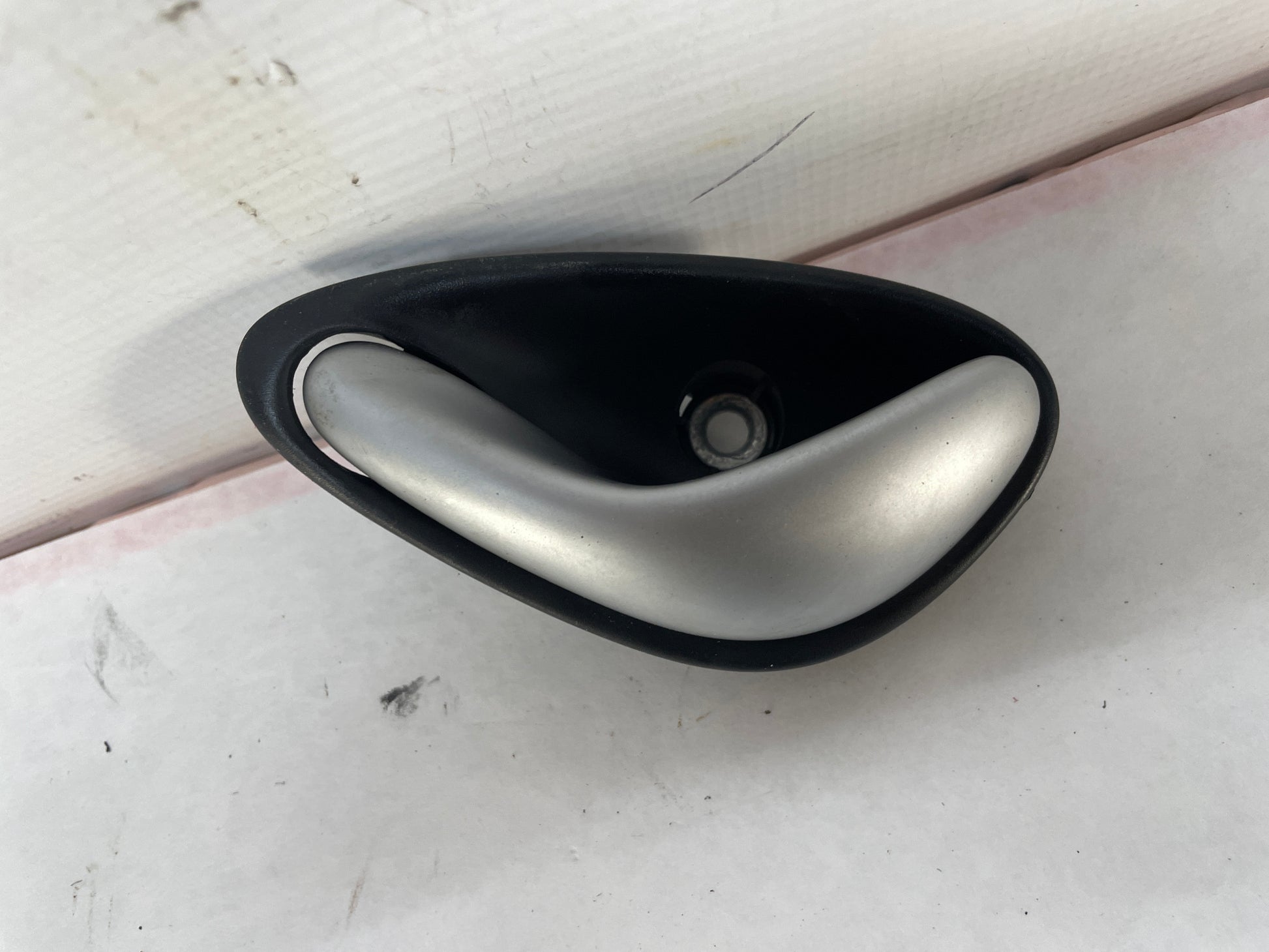 2005 Pontiac GTO LH Driver Interior Door Handle OEM - Day's Parts Yard