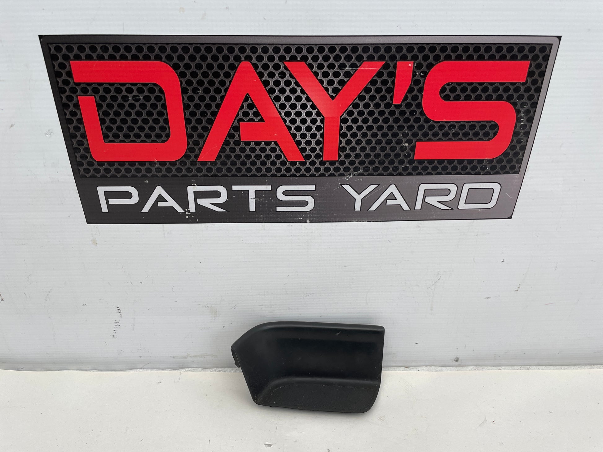 2015 Chevy SS Sedan Front RH Passenger Door Panel Pull Rubber Insert OEM - Day's Parts Yard