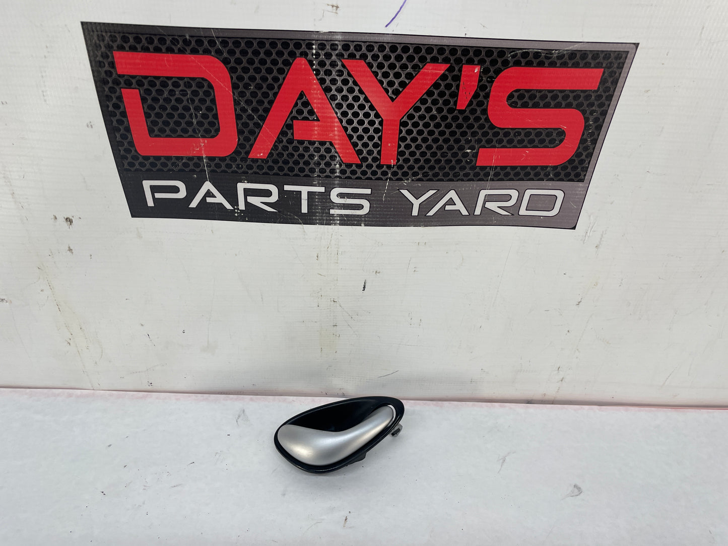 2005 Pontiac GTO RH Passenger Interior Door Handle OEM - Day's Parts Yard