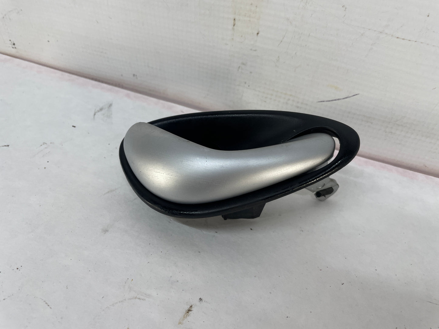 2005 Pontiac GTO RH Passenger Interior Door Handle OEM - Day's Parts Yard