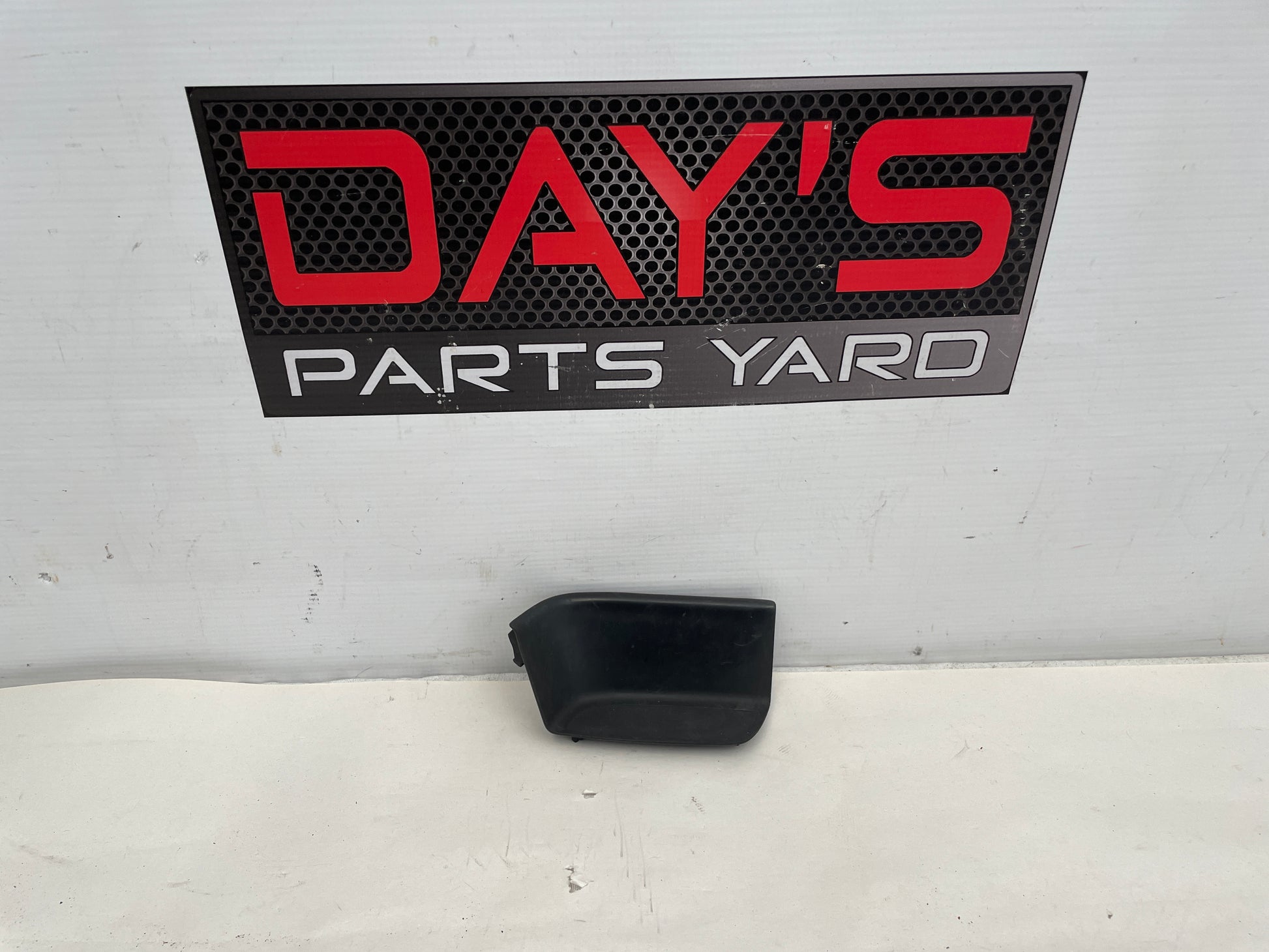 2015 Chevy SS Sedan Front RH Passenger Door Panel Pull Rubber Insert OEM - Day's Parts Yard