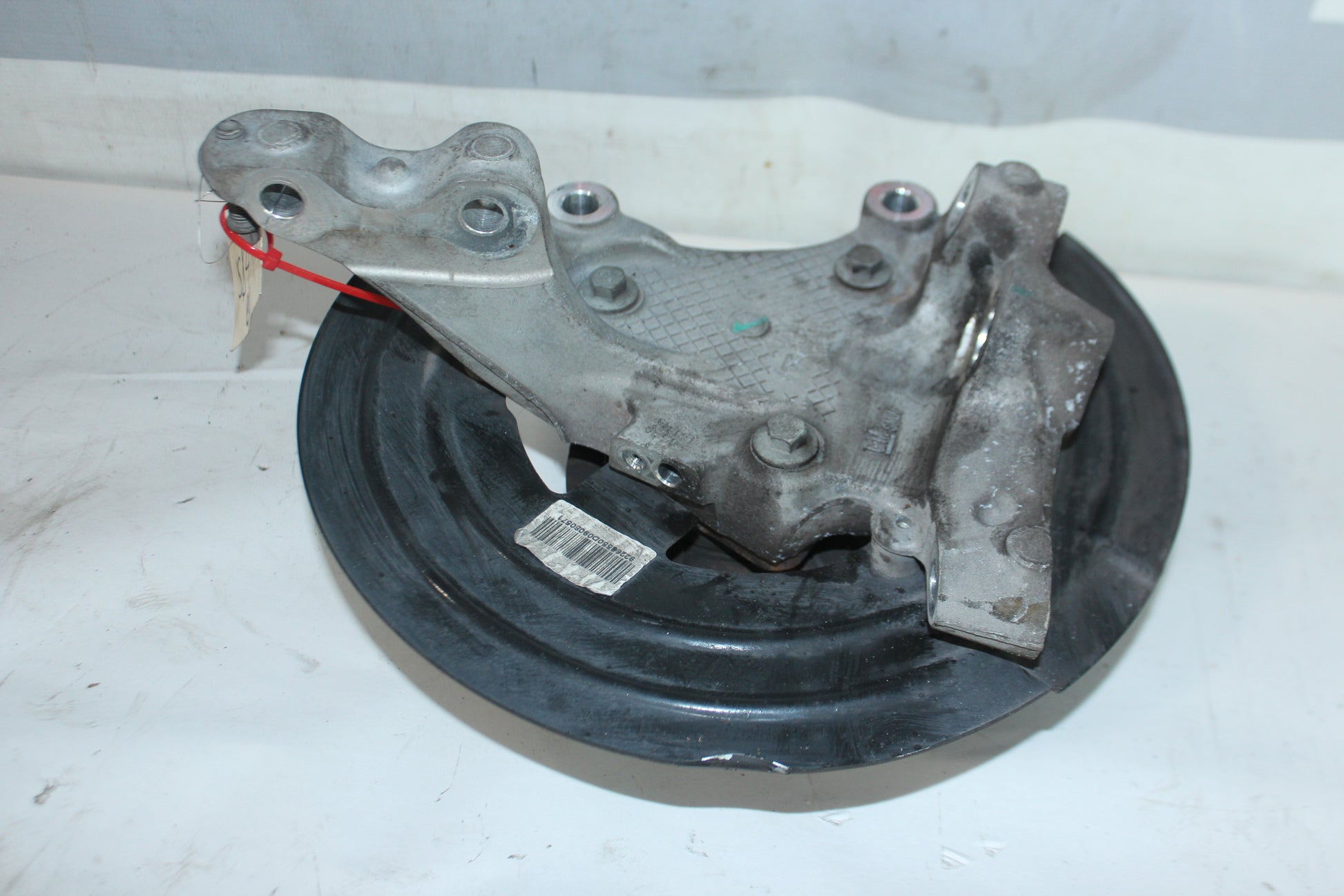 2014 Chevy SS Sedan Front RH Passenger Hub Knuckle Spindle Assembly OEM - Day's Parts Yard