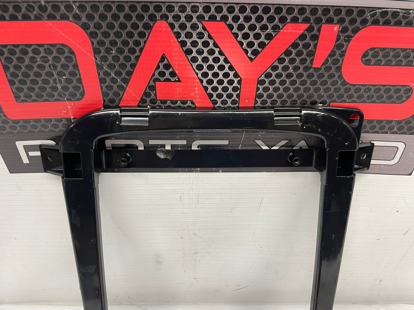 2009 Pontiac G8 Base Over Head Console Dome Light Frame Bracket Brace Bezel OEM - Day's Parts Yard