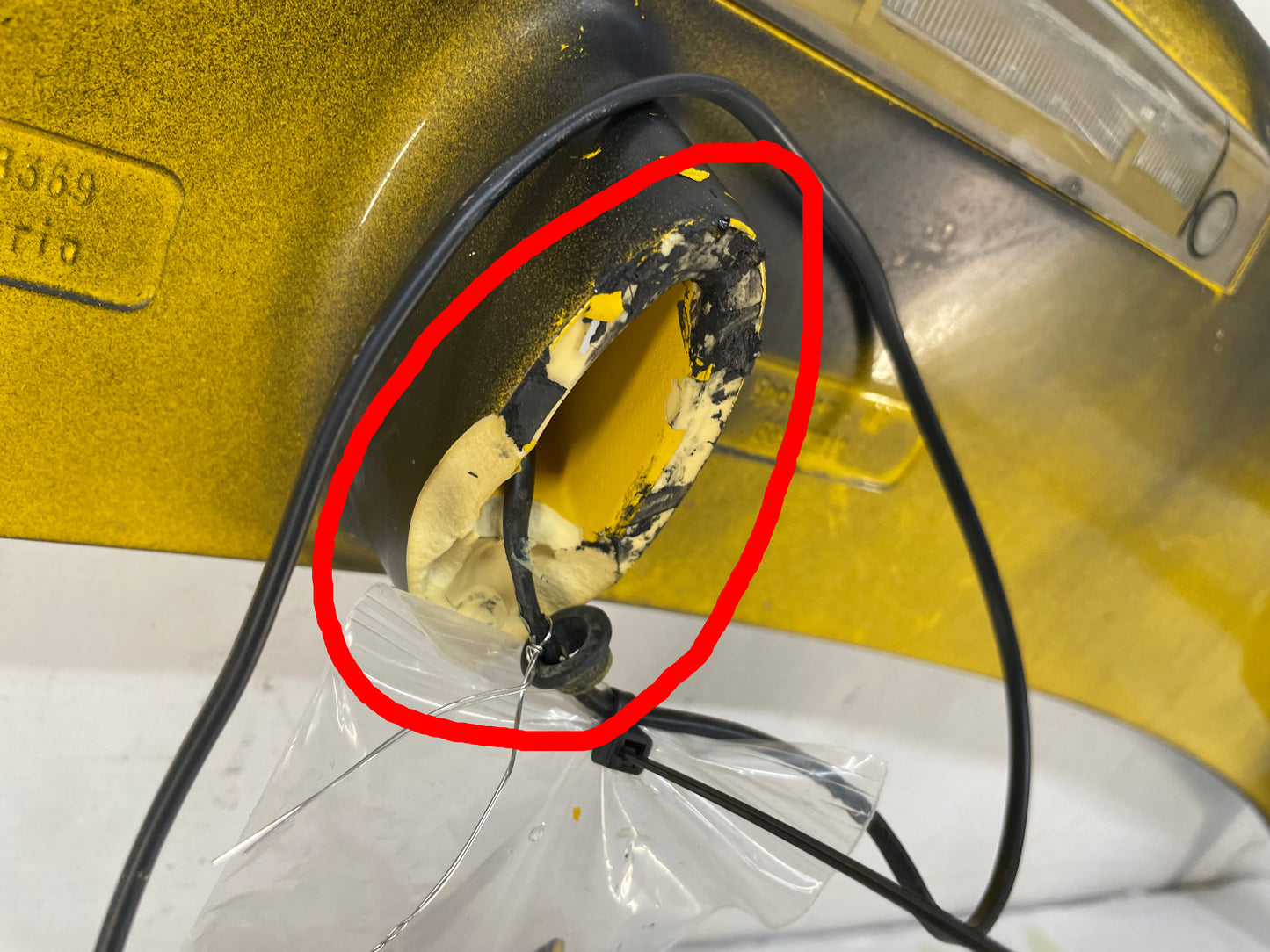 2005 Pontiac GTO SAP Trunk Deck Lid Spoiler OEM DAMAGED