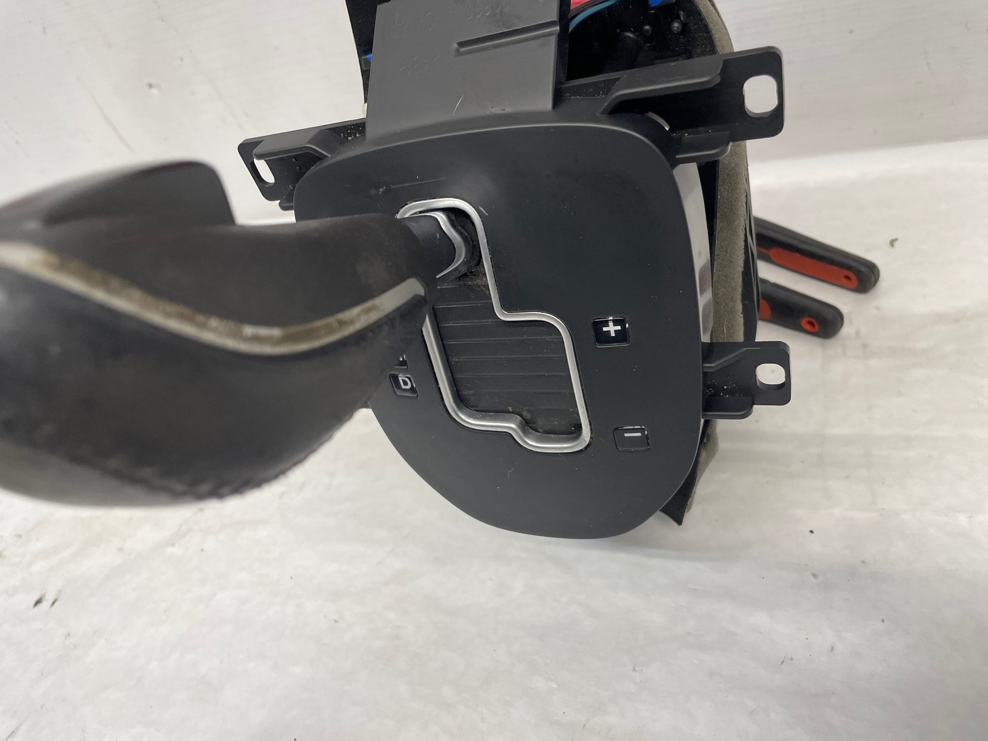 2009 Pontiac G8 Base Automatic Shifter Gear Selector Assembly OEM - Day's Parts Yard