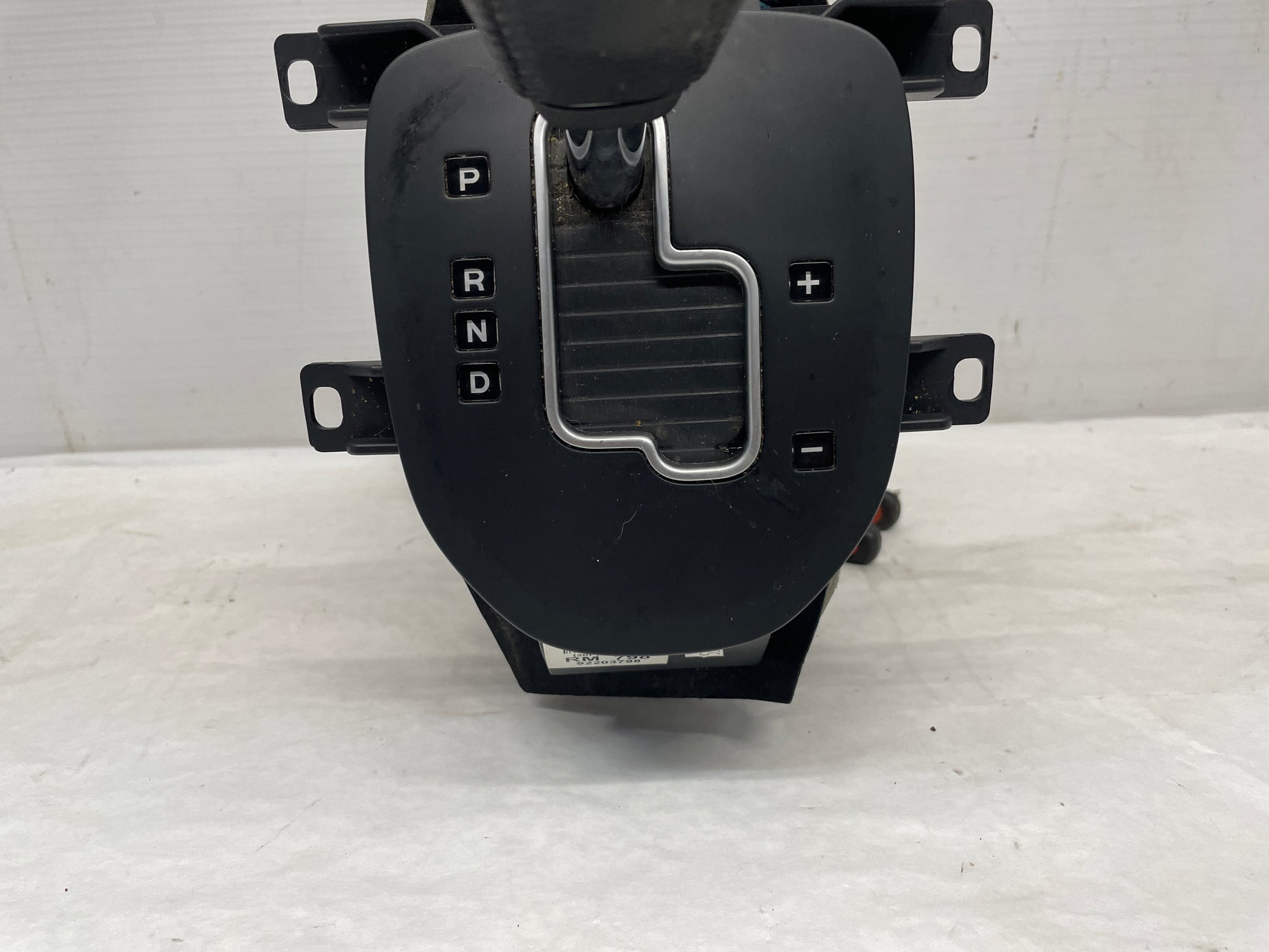 2009 Pontiac G8 Base Automatic Shifter Gear Selector Assembly OEM - Day's Parts Yard
