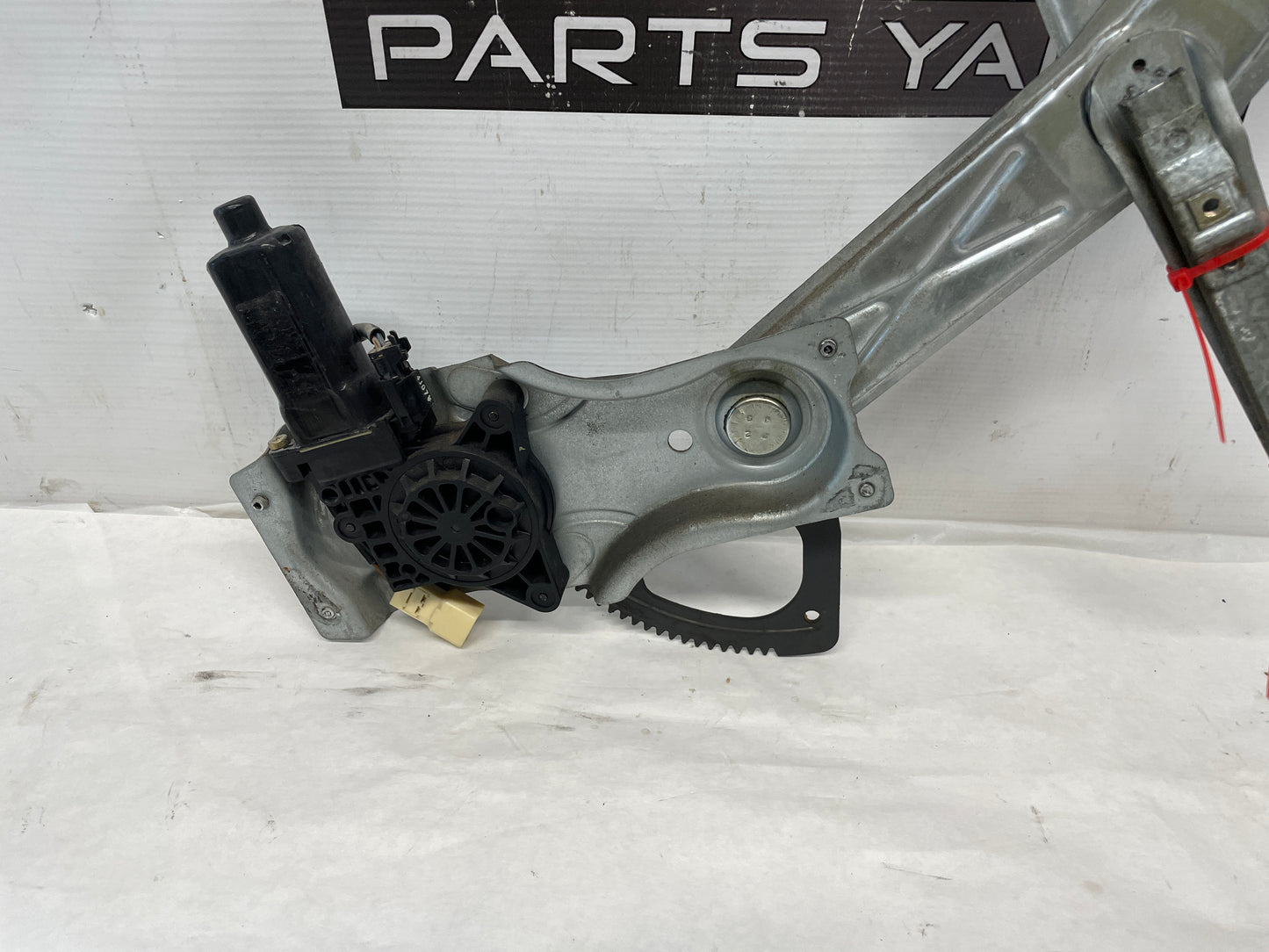 2005 Pontiac GTO RH Passenger Front Window Regulator Motor OEM