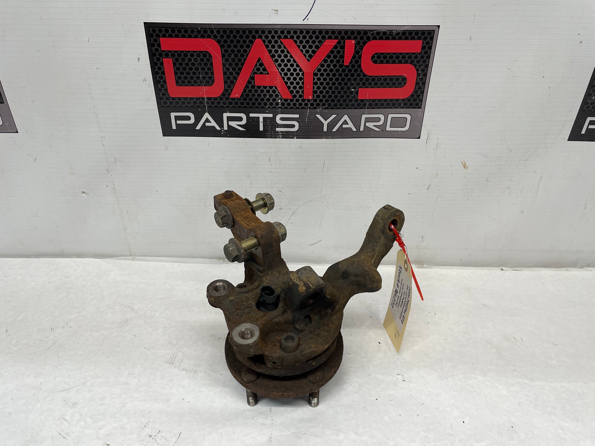 2006 Pontiac GTO RH Passenger Front Suspension Spindle Hub Knuckle Assembly OEM - Day's Parts Yard