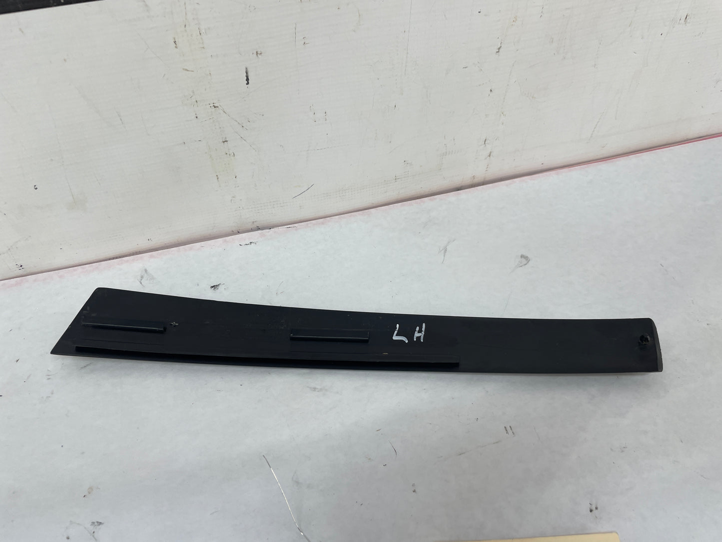 2005 Pontiac GTO LH Driver Exterior B Pillar Window Trim Applique Cover OEM - Day's Parts Yard