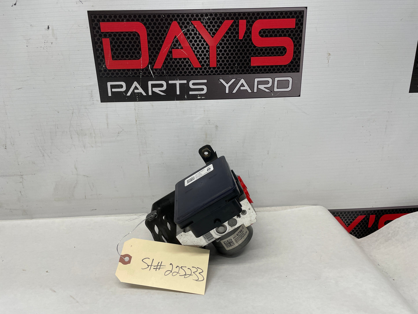 2018 Cadillac Escalade ABS Anti Lock Brake Pump Module OEM