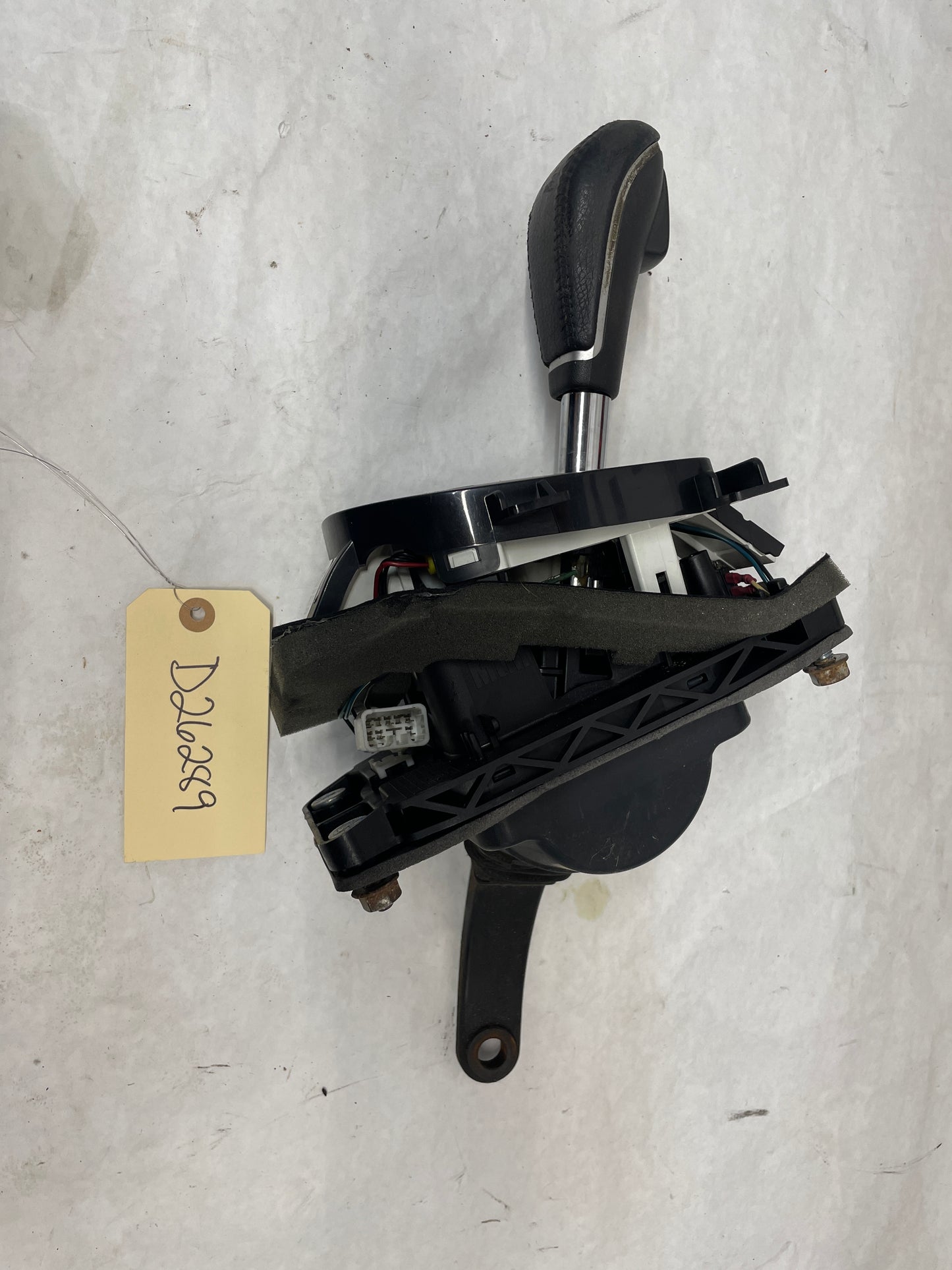 2009 Pontiac G8 Base Automatic Shifter Gear Selector Assembly OEM - Day's Parts Yard