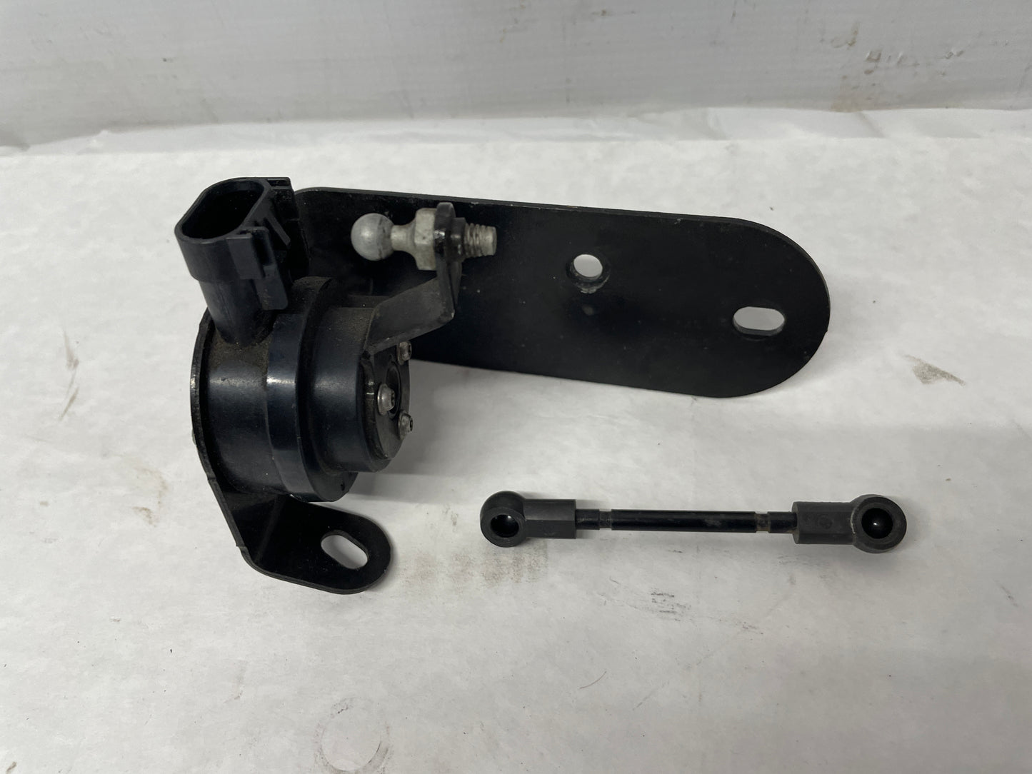 2017 Chevy SS Sedan RH Passenger Rear Ride Height Suspension Sensor  OEM