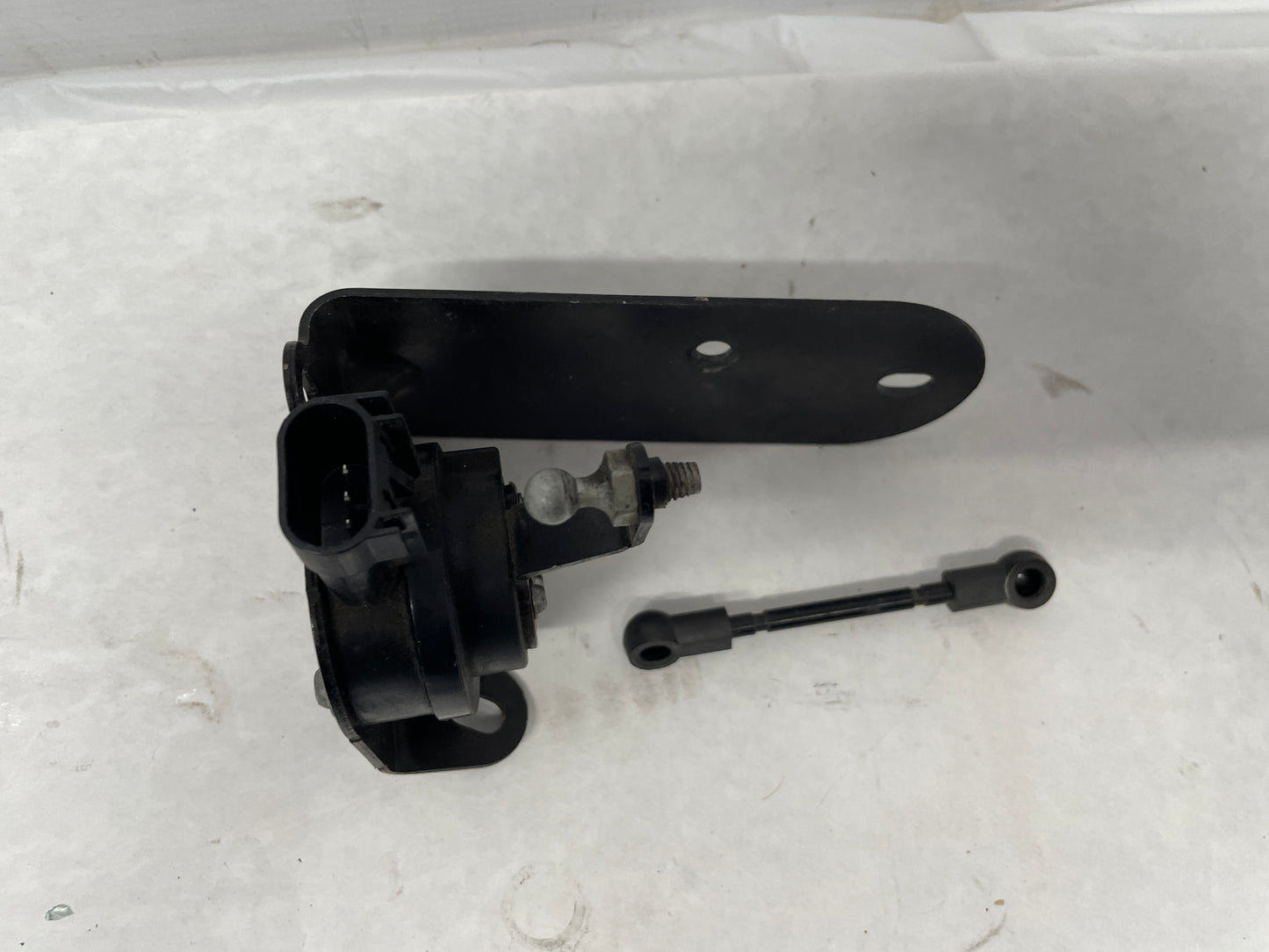 2017 Chevy SS Sedan RH Passenger Rear Ride Height Suspension Sensor  OEM