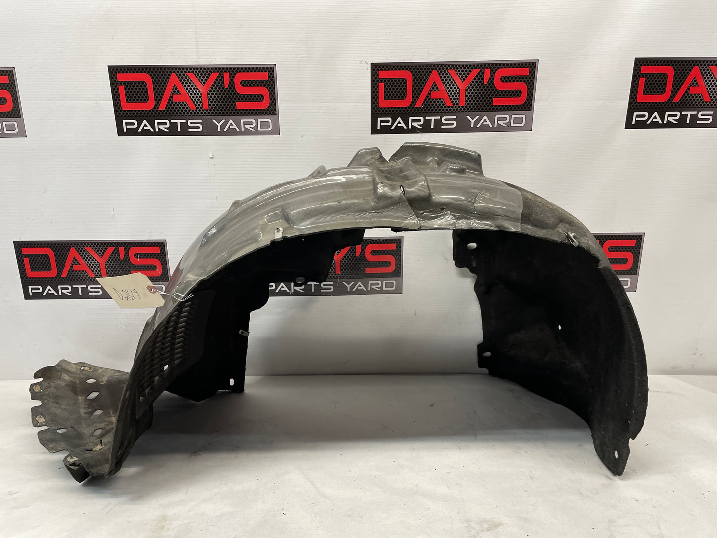 2016 Cadillac ATS-V Coupe LH Driver Front Fender Wheel Well Liner OEM