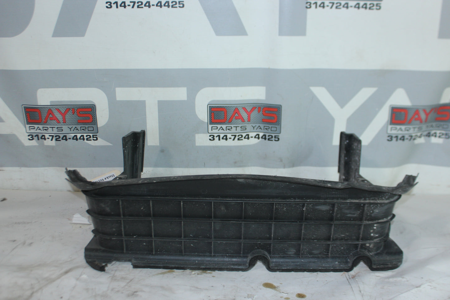 2014 Chevy SS Sedan Radiator Engine Air Inlet Duct OEM