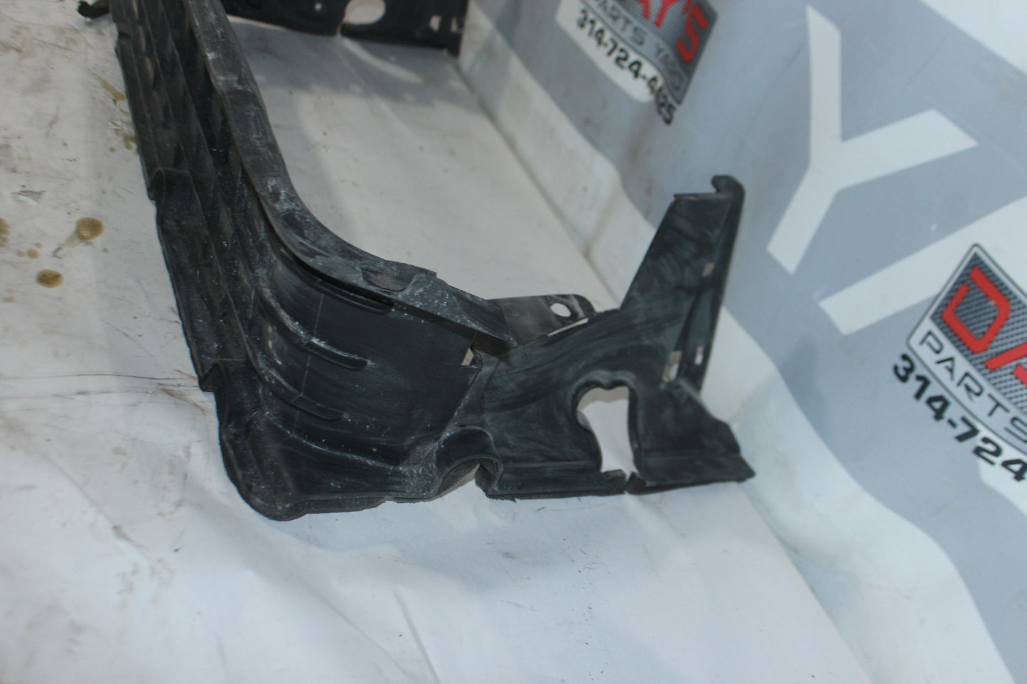 2014 Chevy SS Sedan Radiator Engine Air Inlet Duct OEM