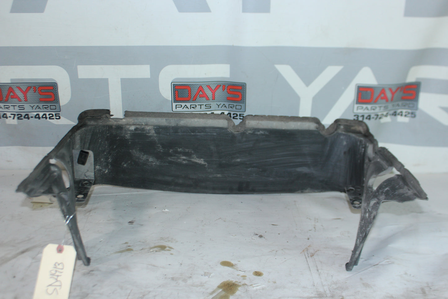 2014 Chevy SS Sedan Radiator Engine Air Inlet Duct OEM