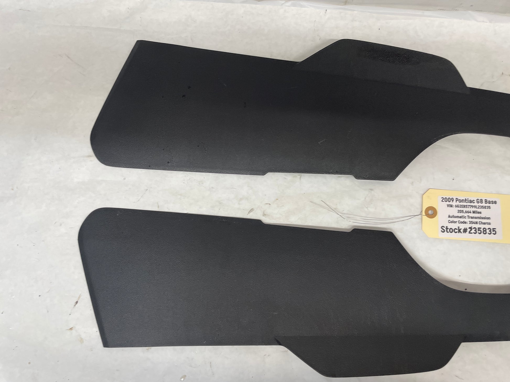 2009 Pontiac G8 Base RH & LH Passenger Center Console Side Trim OEM - Day's Parts Yard