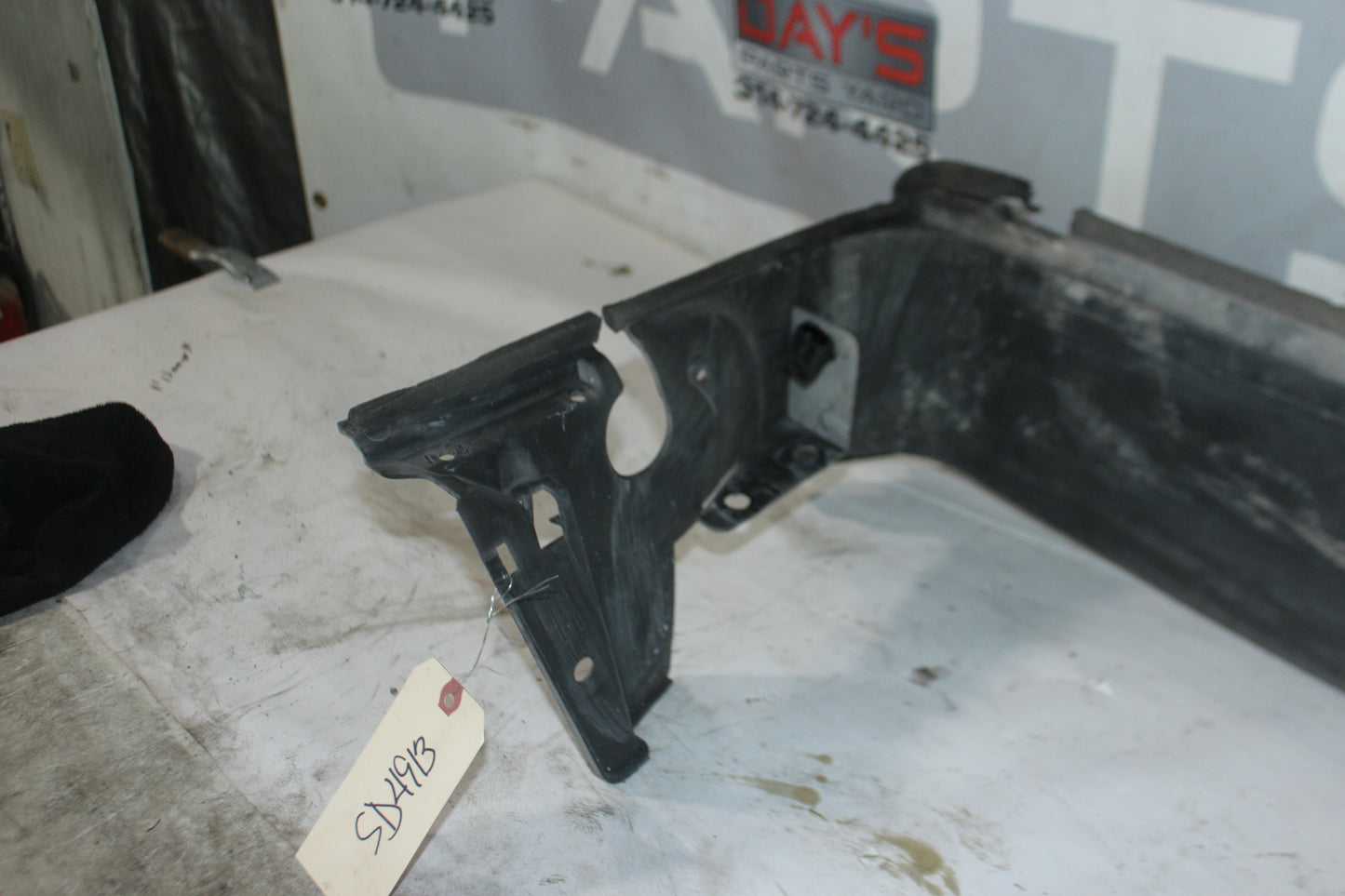2014 Chevy SS Sedan Radiator Engine Air Inlet Duct OEM