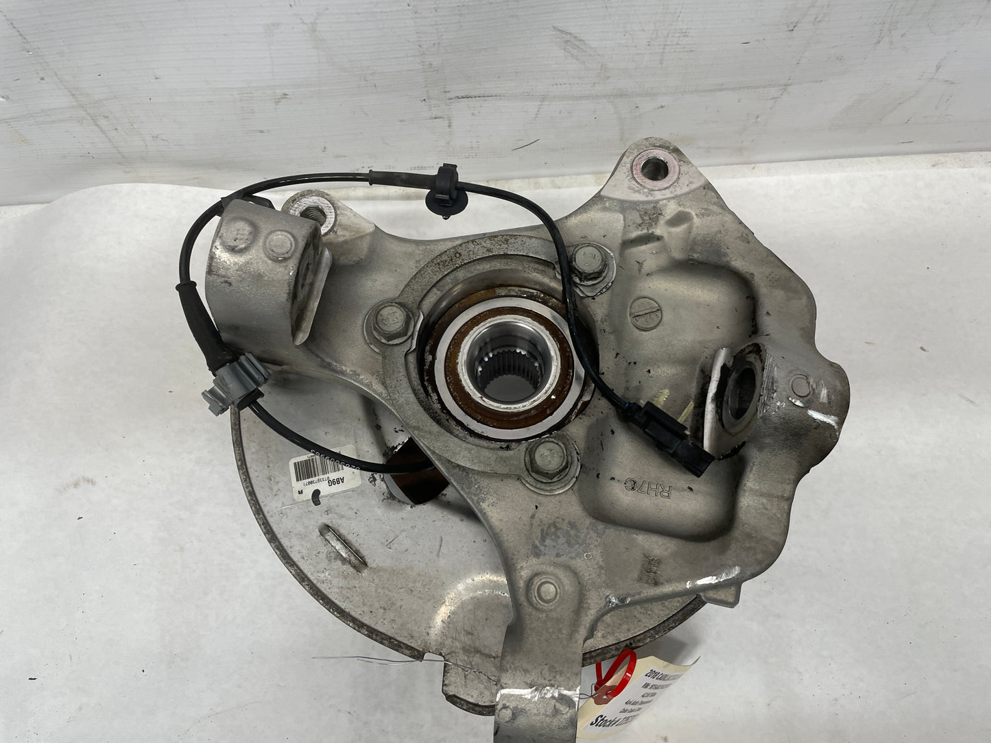 2018 Cadillac Escalade RH Passenger Front Spindle Knuckle Hub OEM