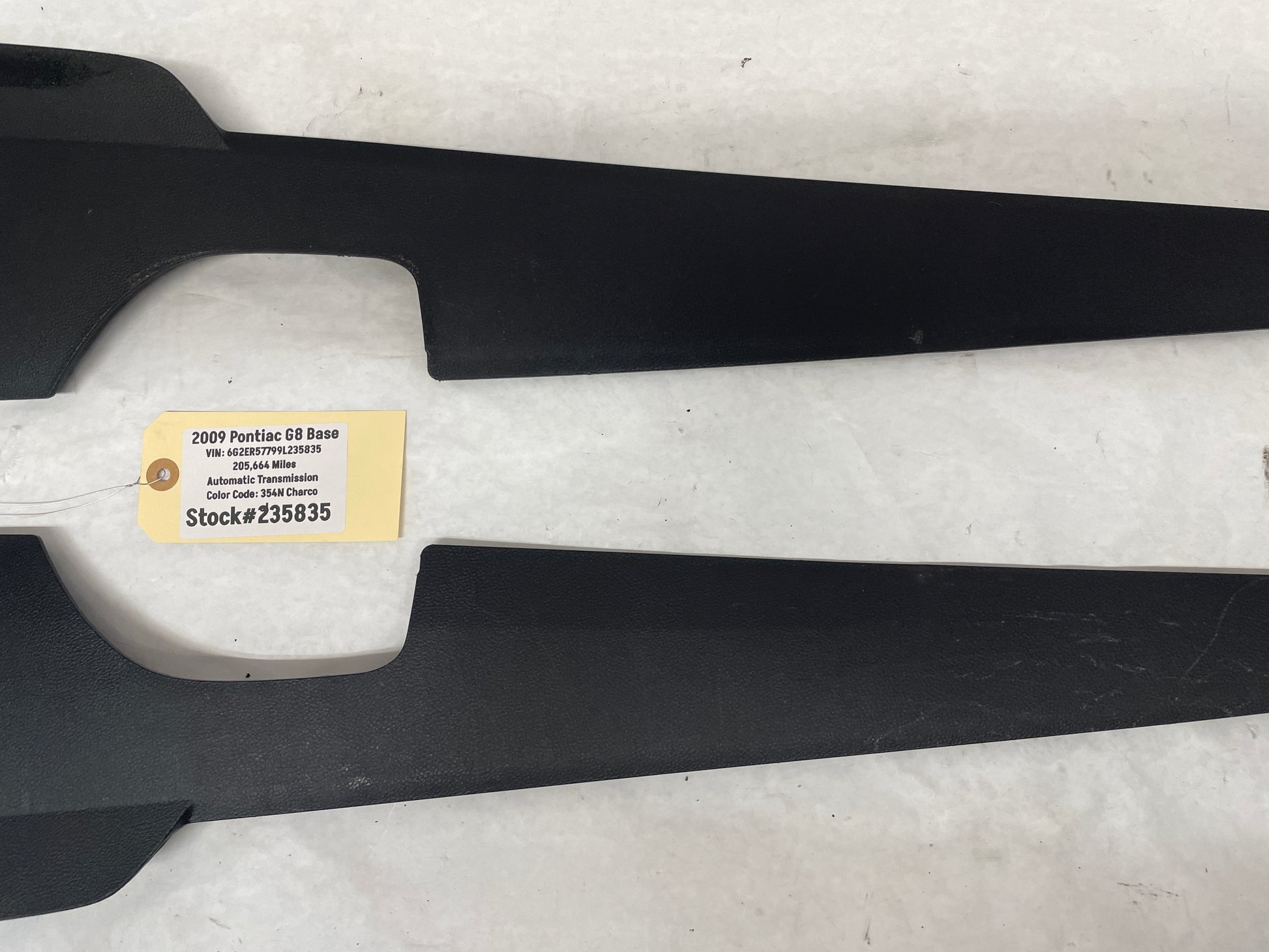 2009 Pontiac G8 Base RH & LH Passenger Center Console Side Trim OEM - Day's Parts Yard