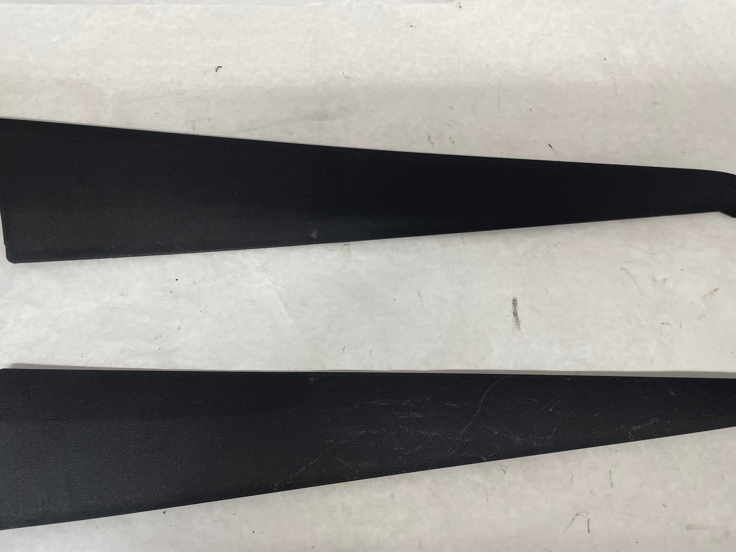 2009 Pontiac G8 Base RH & LH Passenger Center Console Side Trim OEM - Day's Parts Yard