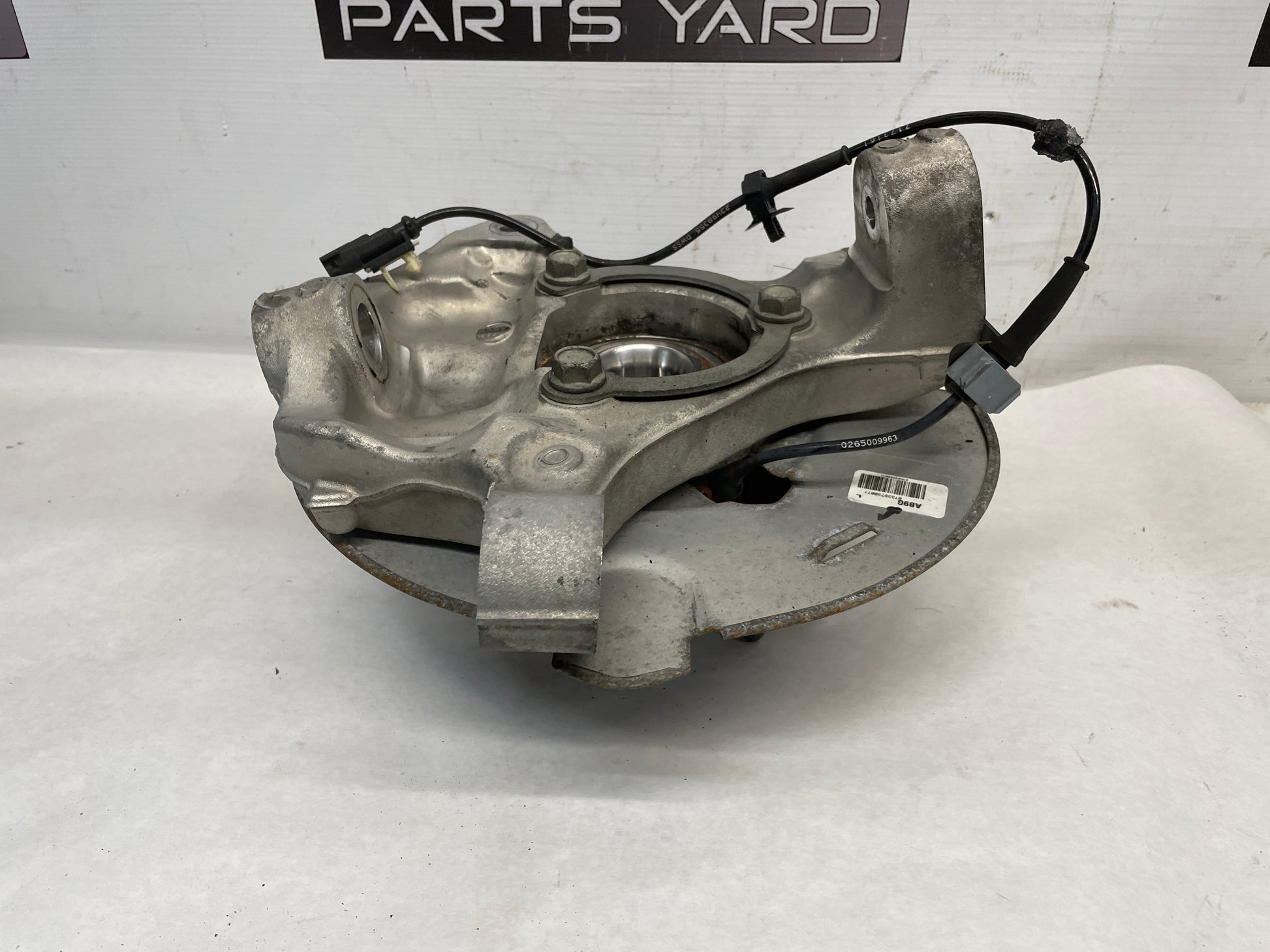 2018 Cadillac Escalade LH Driver Front Spindle Knuckle Hub OEM - Day's Parts Yard