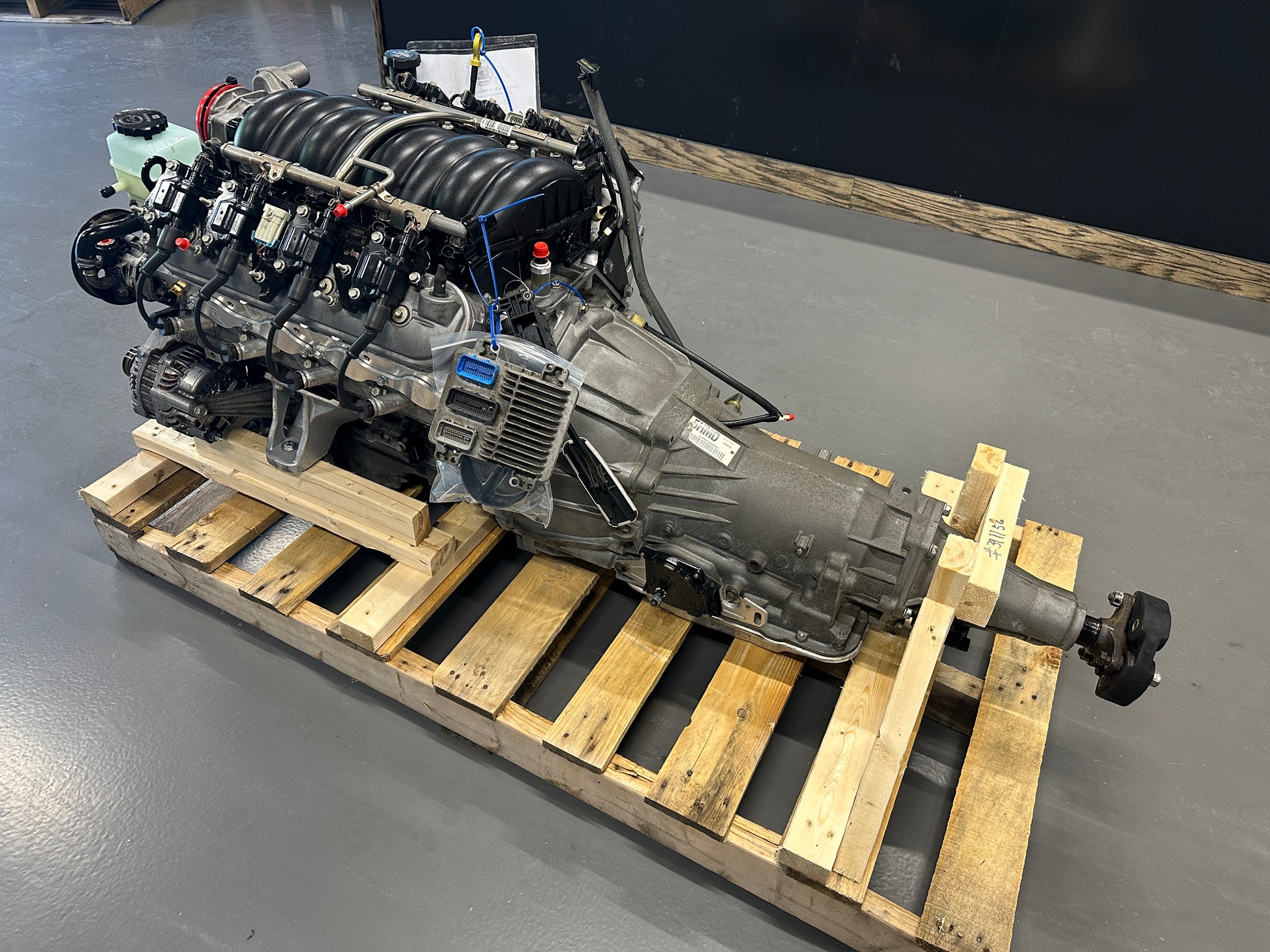 6.0 LS2 Engine 4L65 Automatic Transmission Drivetrain Pullout 400HP - Day's Parts Yard