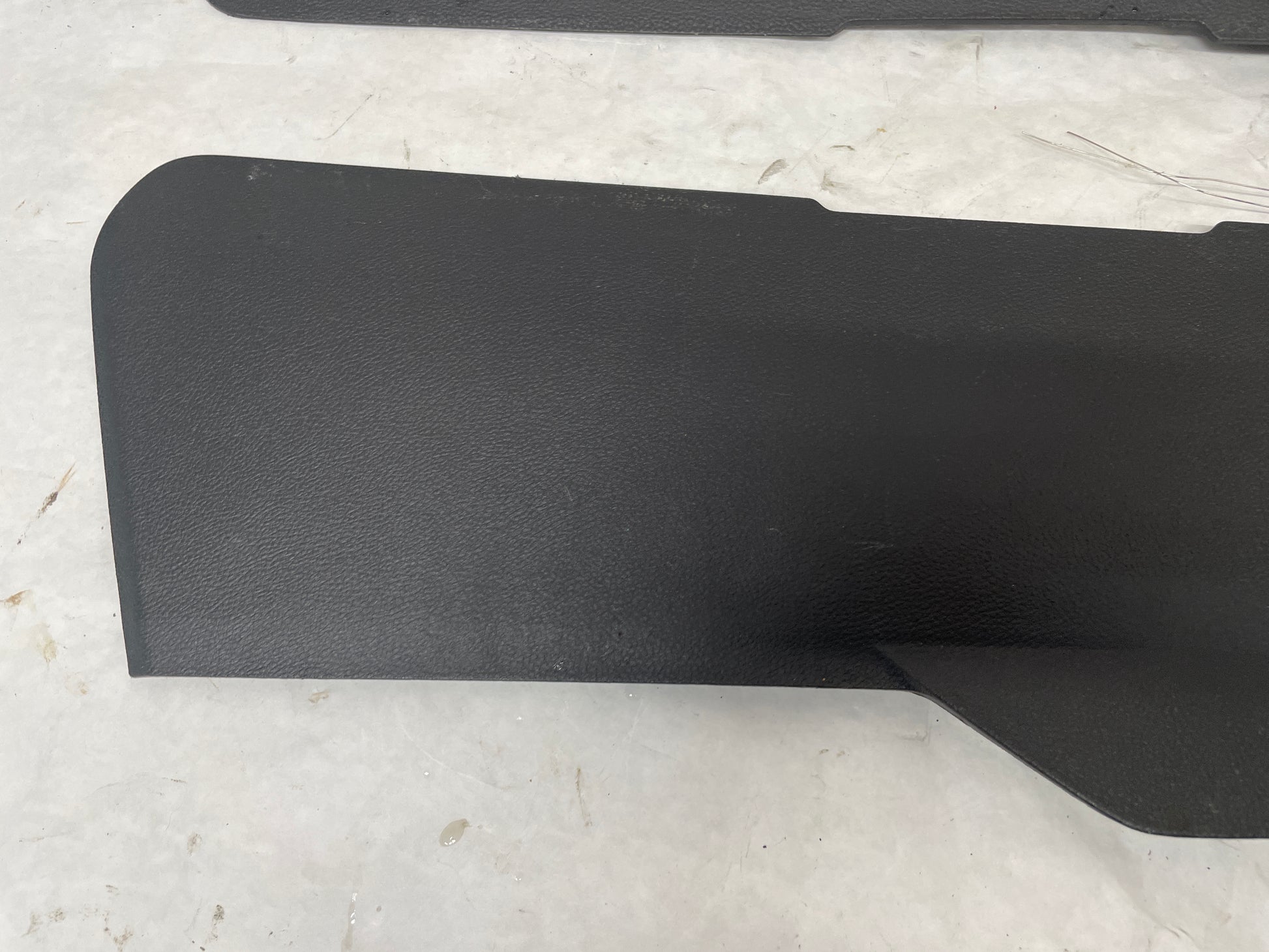 2009 Pontiac G8 Base RH & LH Passenger Center Console Side Trim OEM - Day's Parts Yard