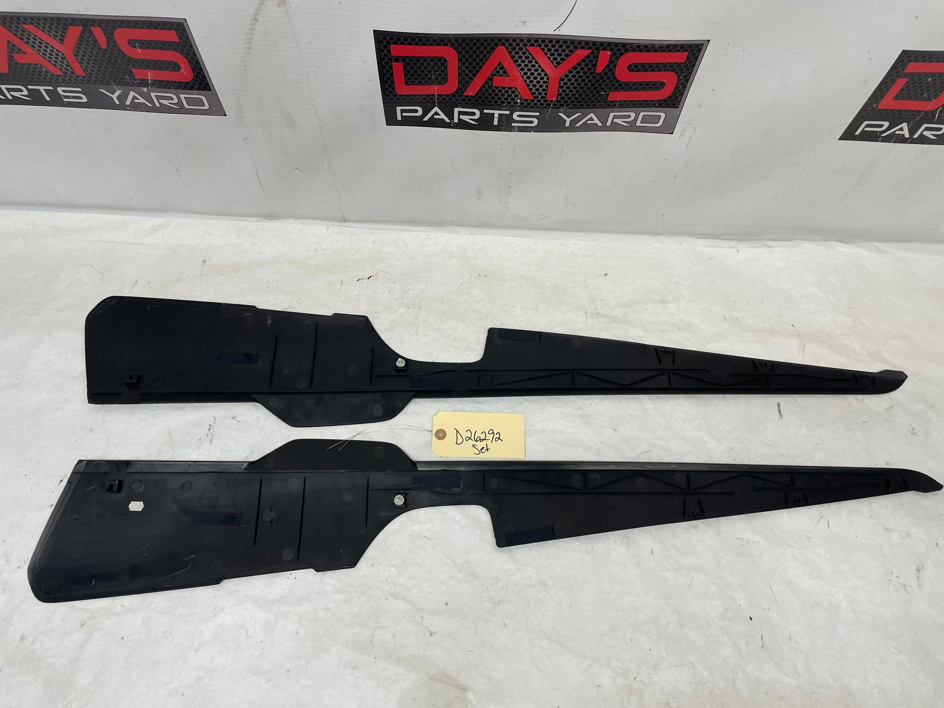 2009 Pontiac G8 Base RH & LH Passenger Center Console Side Trim OEM - Day's Parts Yard