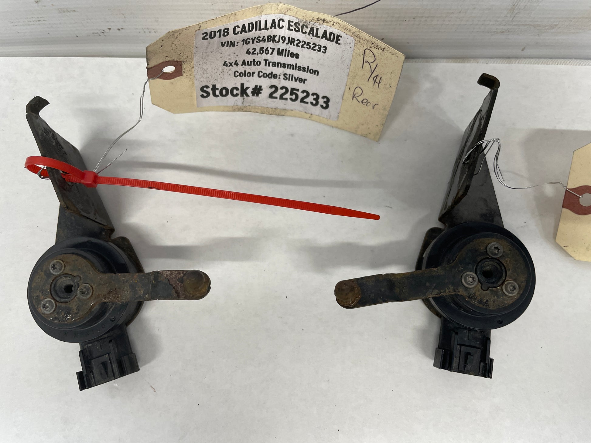 2018 Cadillac Escalade Rear Ride Height Suspension Leveling Sensors OEM - Day's Parts Yard