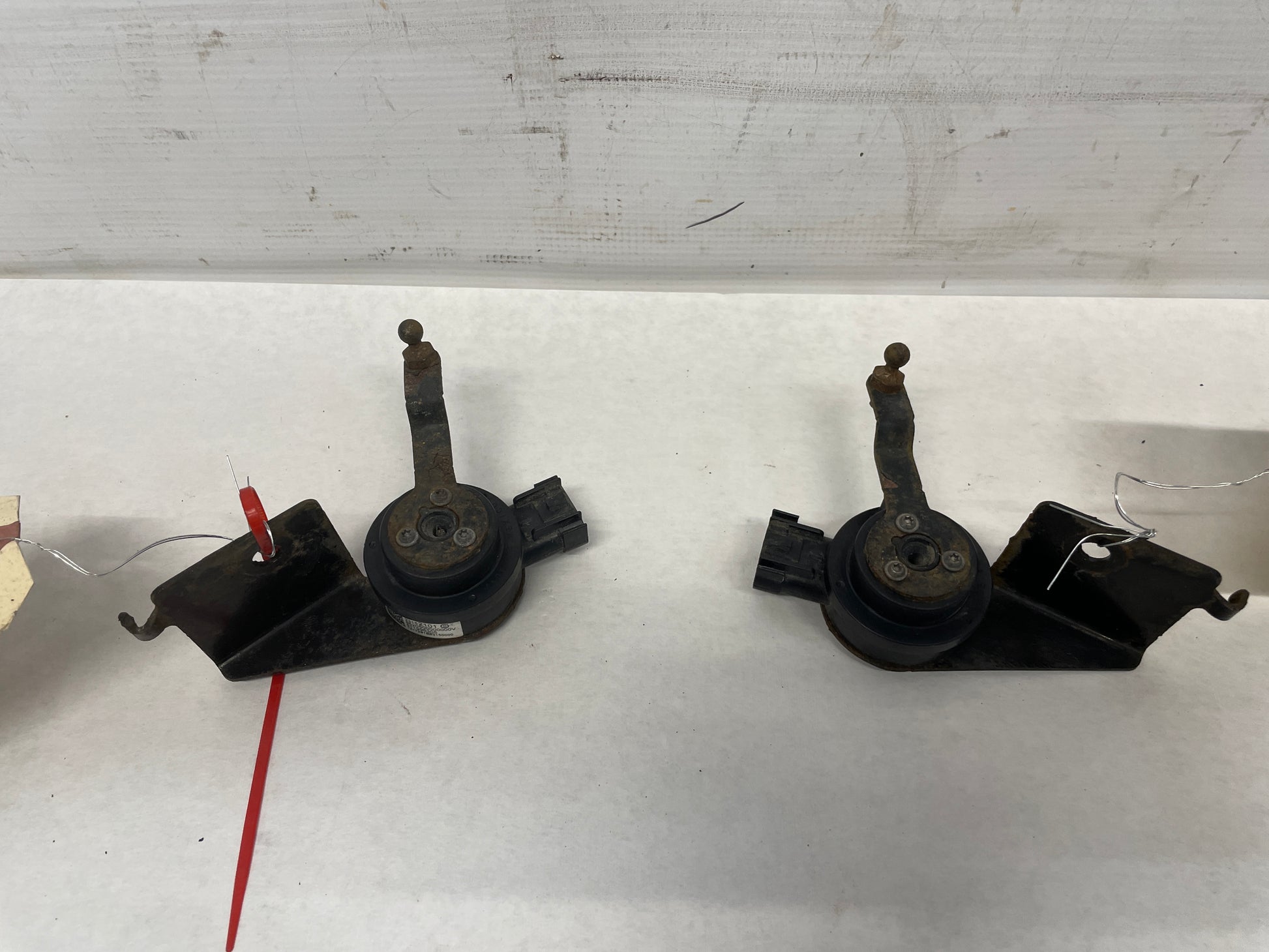 2018 Cadillac Escalade Rear Ride Height Suspension Leveling Sensors OEM - Day's Parts Yard