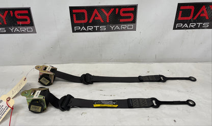 2006 Pontiac GTO LH & RH Front Seat Belts Retractors OEM - Day's Parts Yard