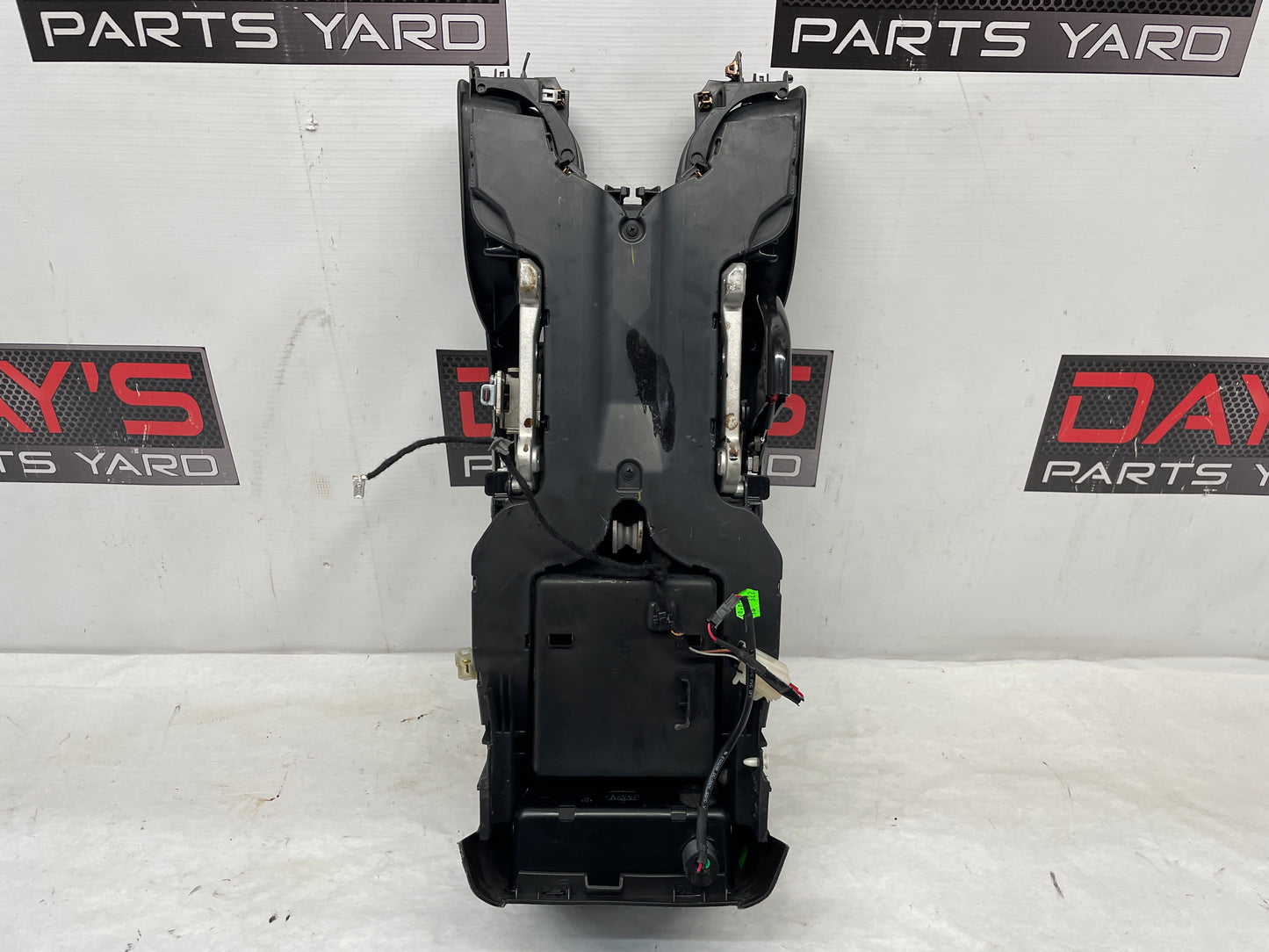 2009 Pontiac G8 Base Center Console Bare OEM - Day's Parts Yard