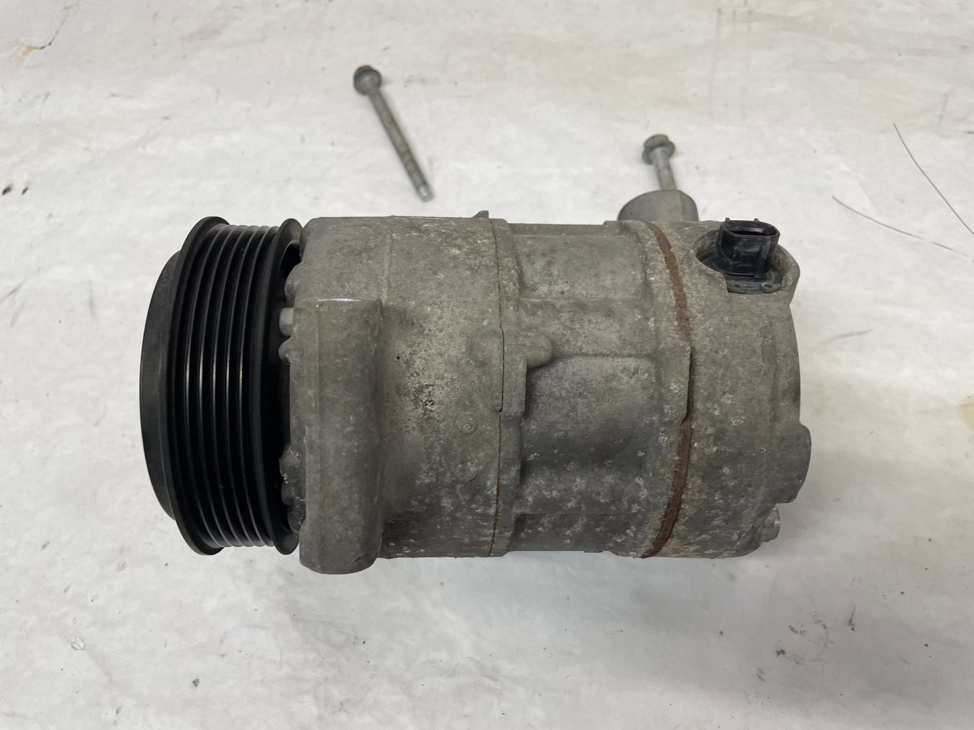 2009 Pontiac G8 Base A/C Air Condition Compressor OEM - Day's Parts Yard