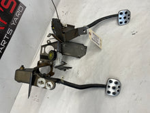 2005 Pontiac GTO Manual Brake & Clutch Pedal Assembly w/ Hydraulics OEM