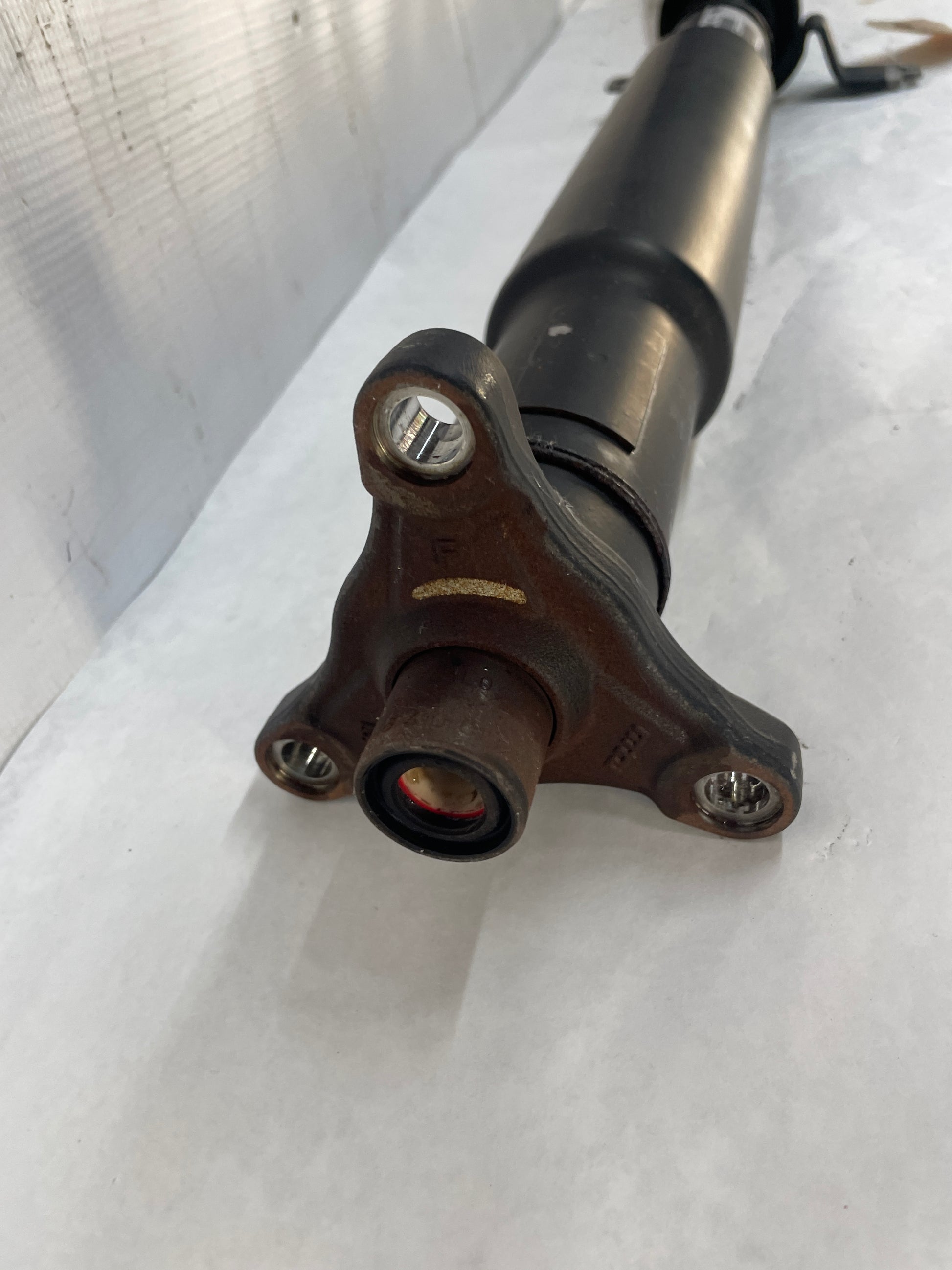 2014 Chevy Camaro SS Driveshaft Drive Propeller Shaft Line OEM - Day's Parts Yard