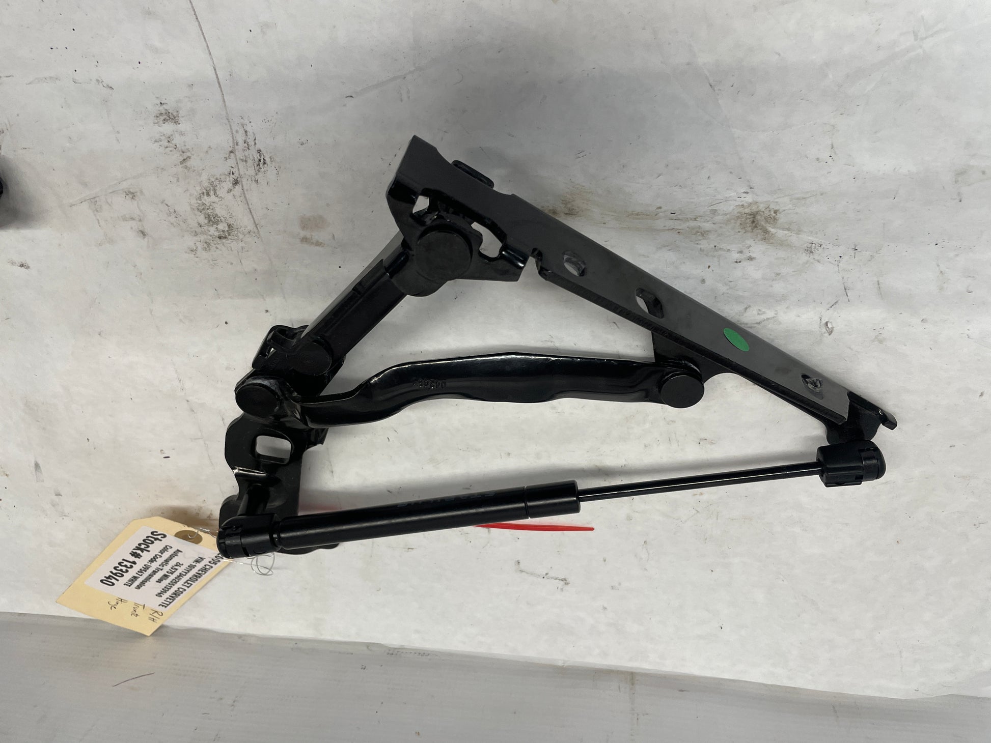 2005 Chevy C6 Corvette Convertible RH & LH Trunk Hinges OEM - Day's Parts Yard