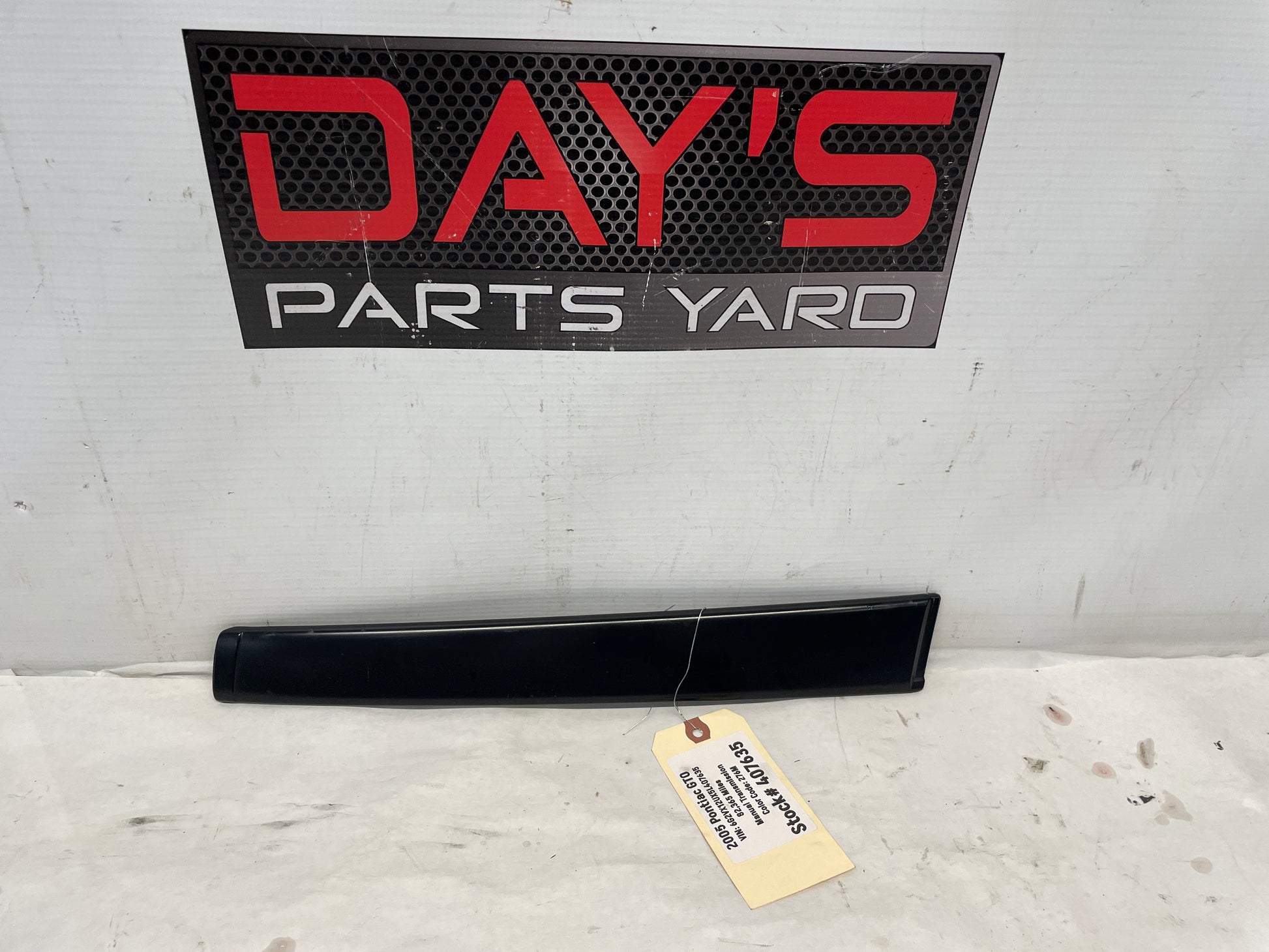 2005 Pontiac GTO RH Passenger Exterior B Pillar Window Trim Cover Molding OEM - Day's Parts Yard