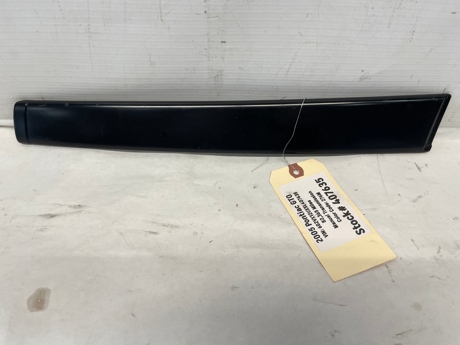 2005 Pontiac GTO RH Passenger Exterior B Pillar Window Trim Cover Molding OEM - Day's Parts Yard