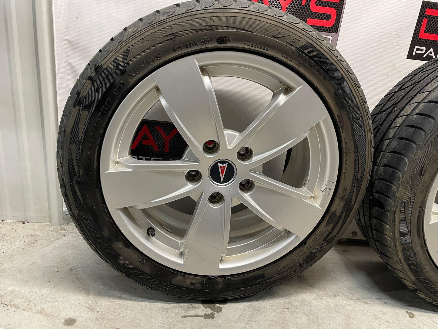 2004 Pontiac GTO Wheels and Tires 17X8 OEM