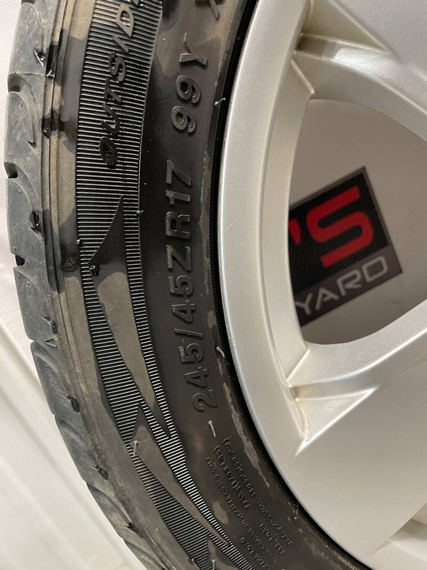2004 Pontiac GTO Wheels and Tires 17X8 OEM