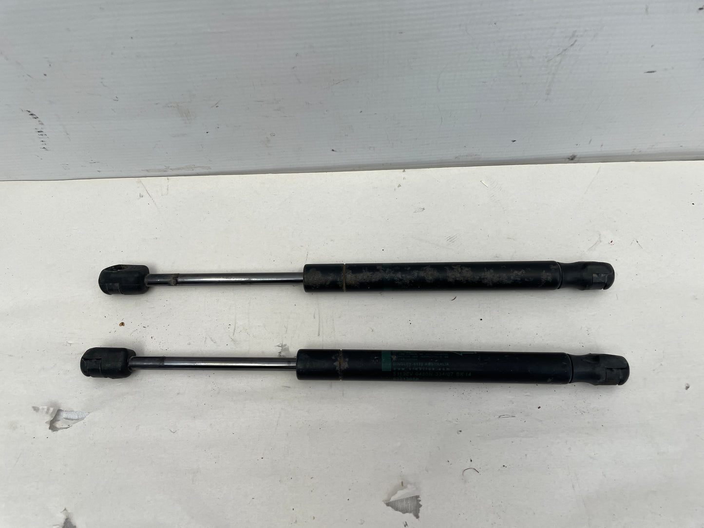 2009 Pontiac G8 GT RH & LH Trunk Lift Support Strut OEM - Day's Parts Yard
