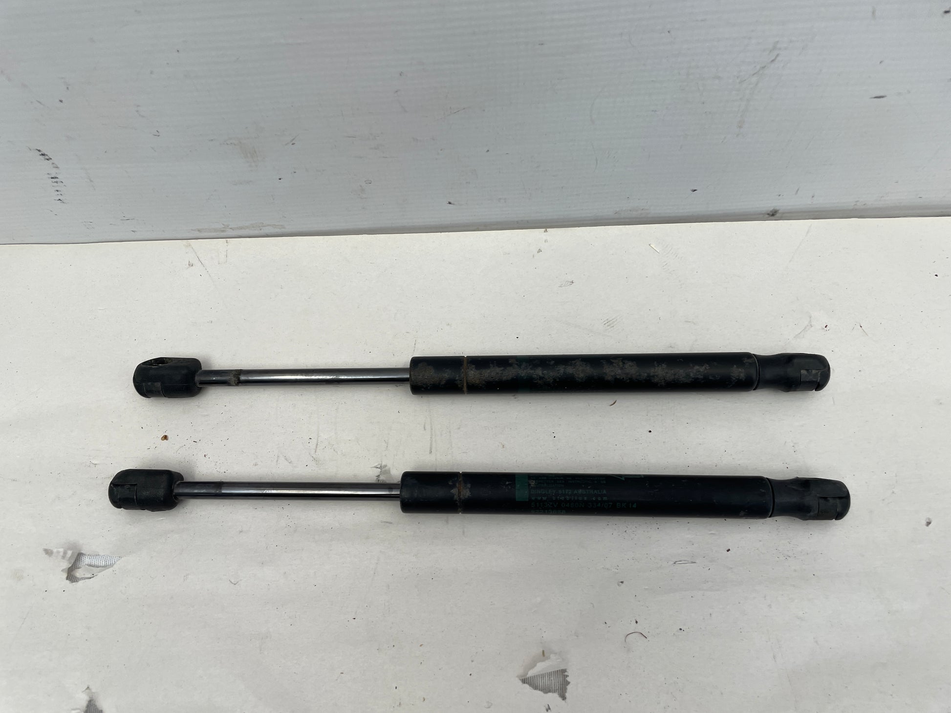 2009 Pontiac G8 GT RH & LH Trunk Lift Support Strut OEM - Day's Parts Yard