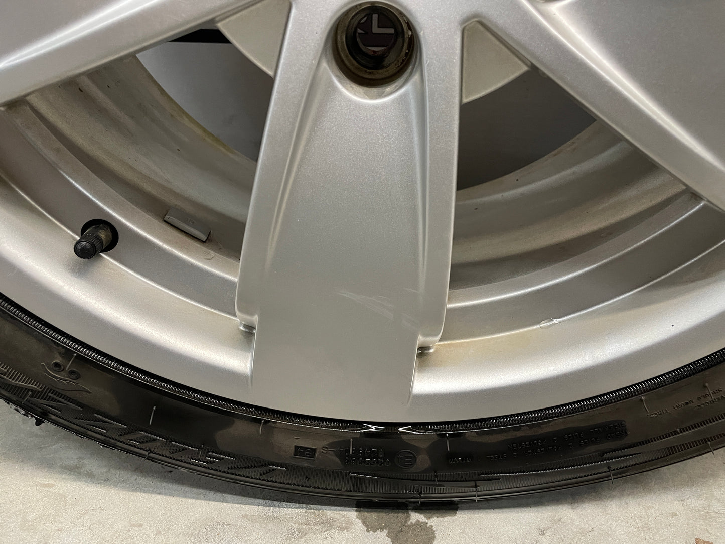 2004 Pontiac GTO Wheels and Tires 17X8 OEM